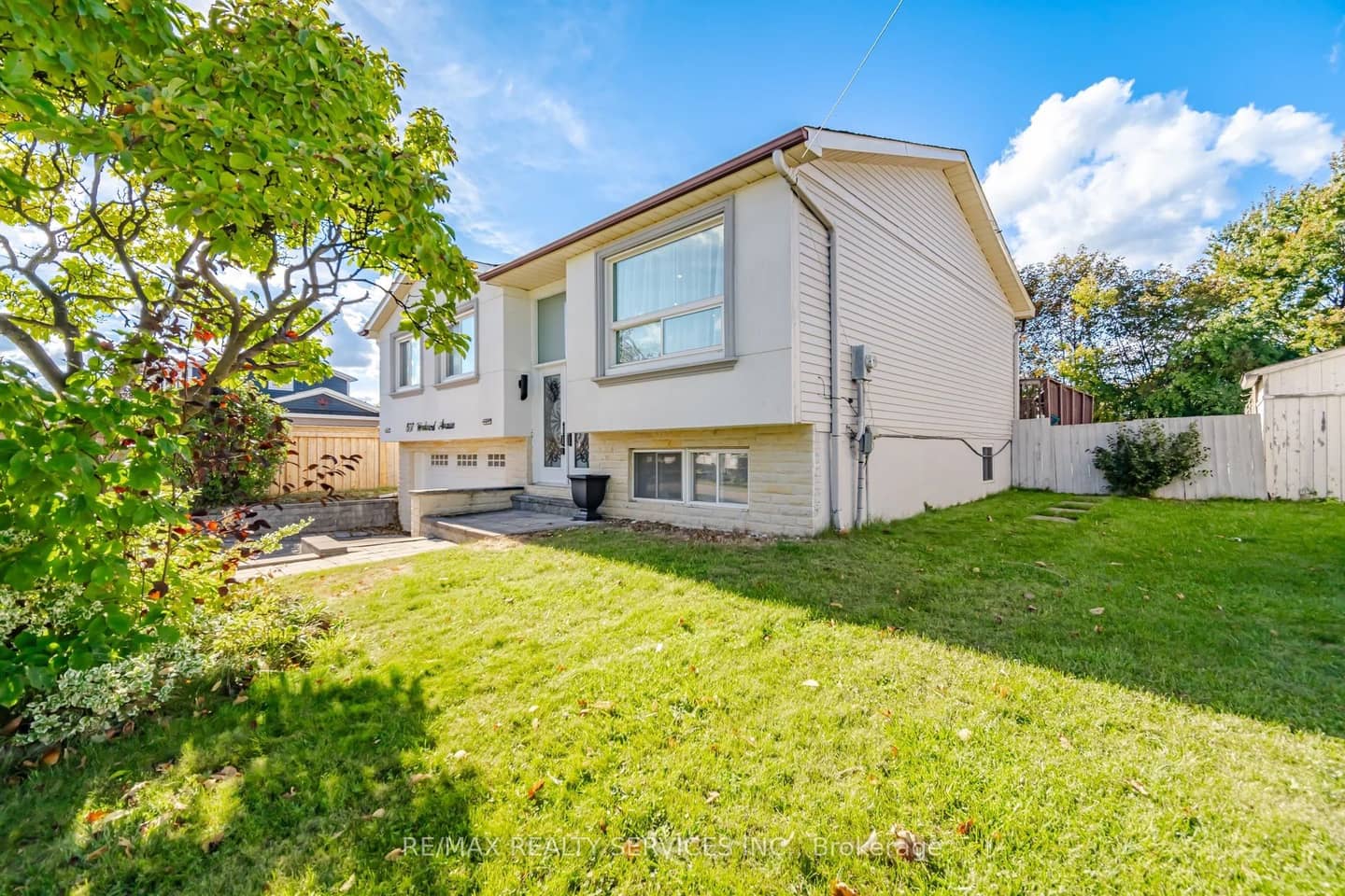 607 Woodward Avenue, Milton, ON L9T 3K3
