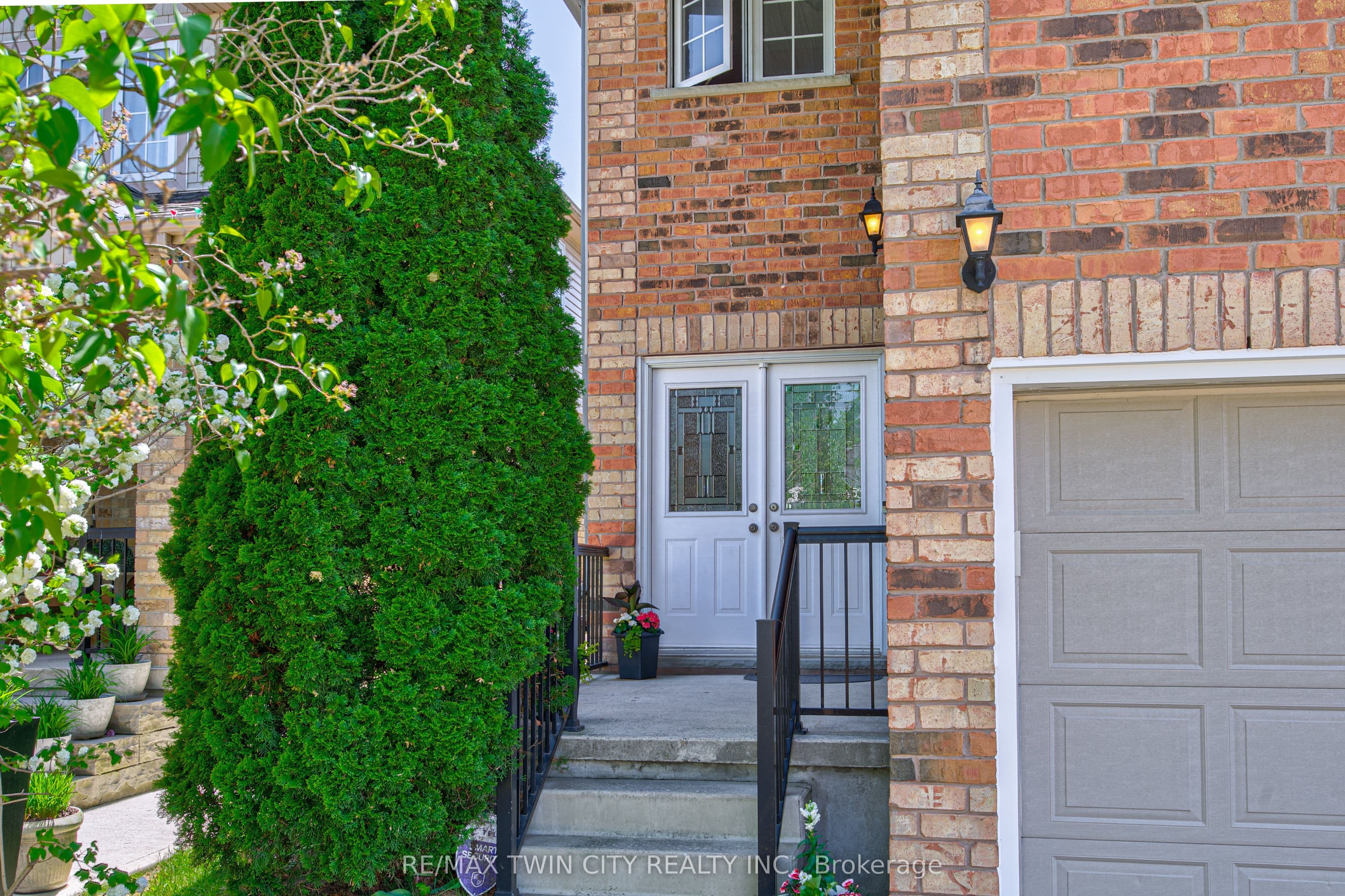 87 Steepleridge Street, Kitchener, ON N2P 2W3