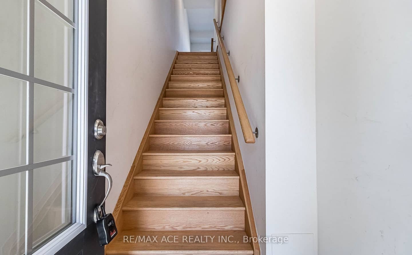 2560 Barbarolli Path 109, Oshawa, ON L1L 0P9