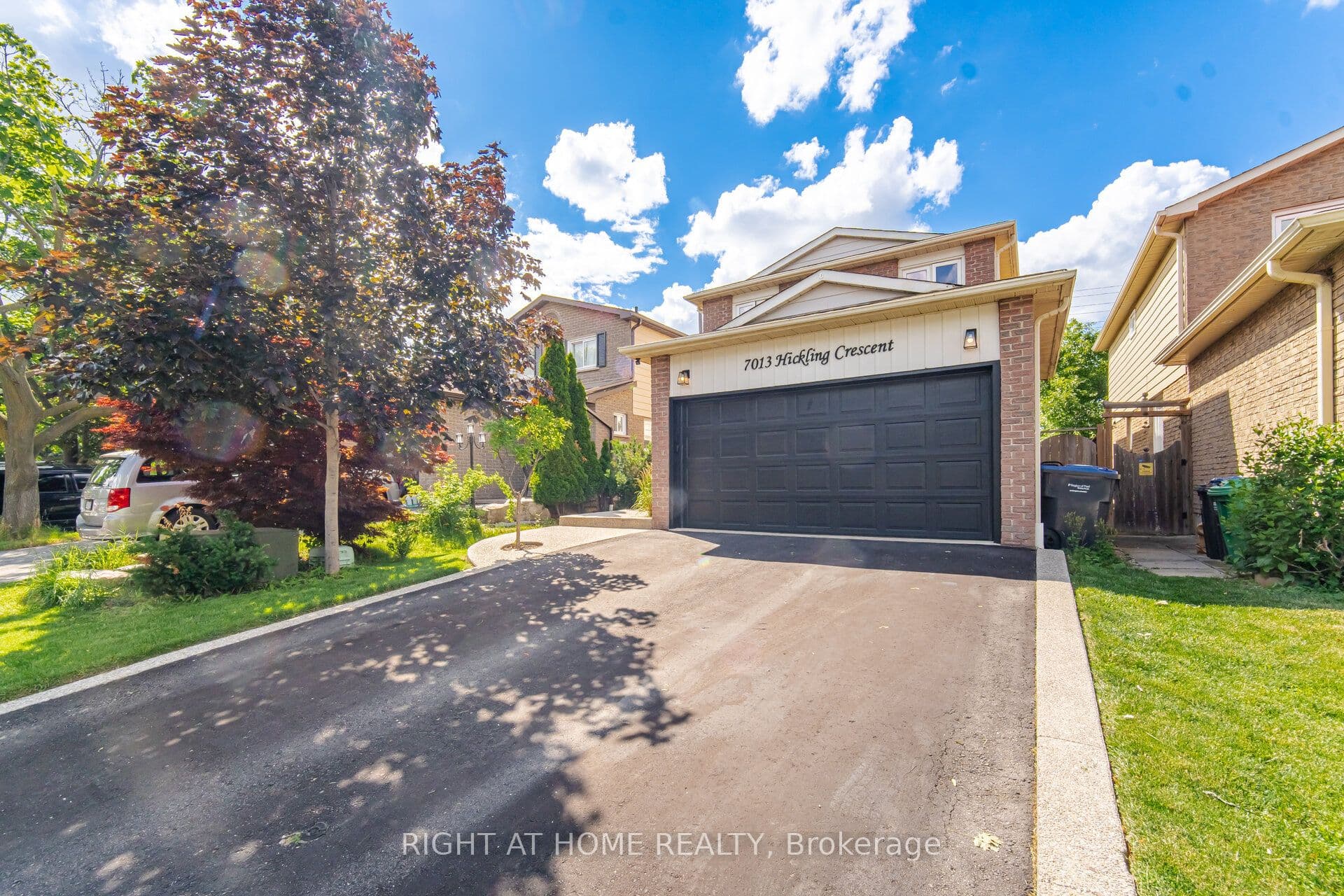 7013 Hickling Crescent, Mississauga, ON L5N 5A6