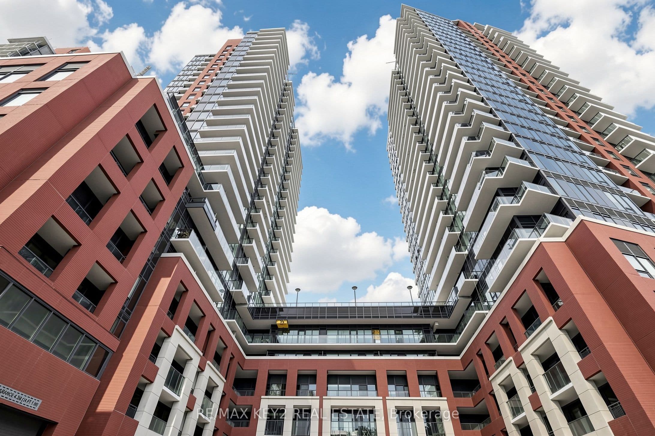 4010 Eglinton Avenue W 2104, Toronto, ON M9A 0G5