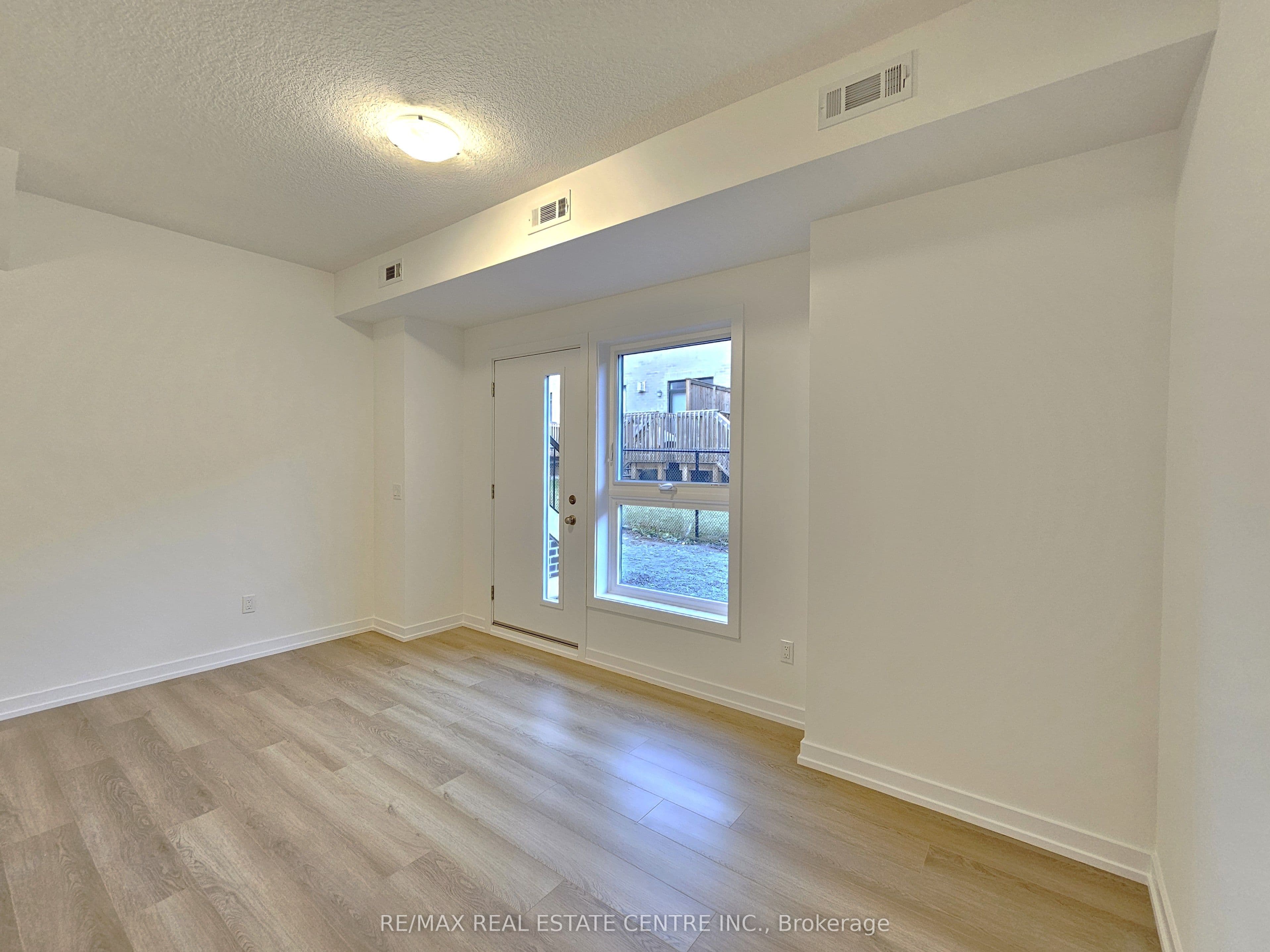 70 Kenesky Drive 11, Hamilton, ON L8B 1Y4