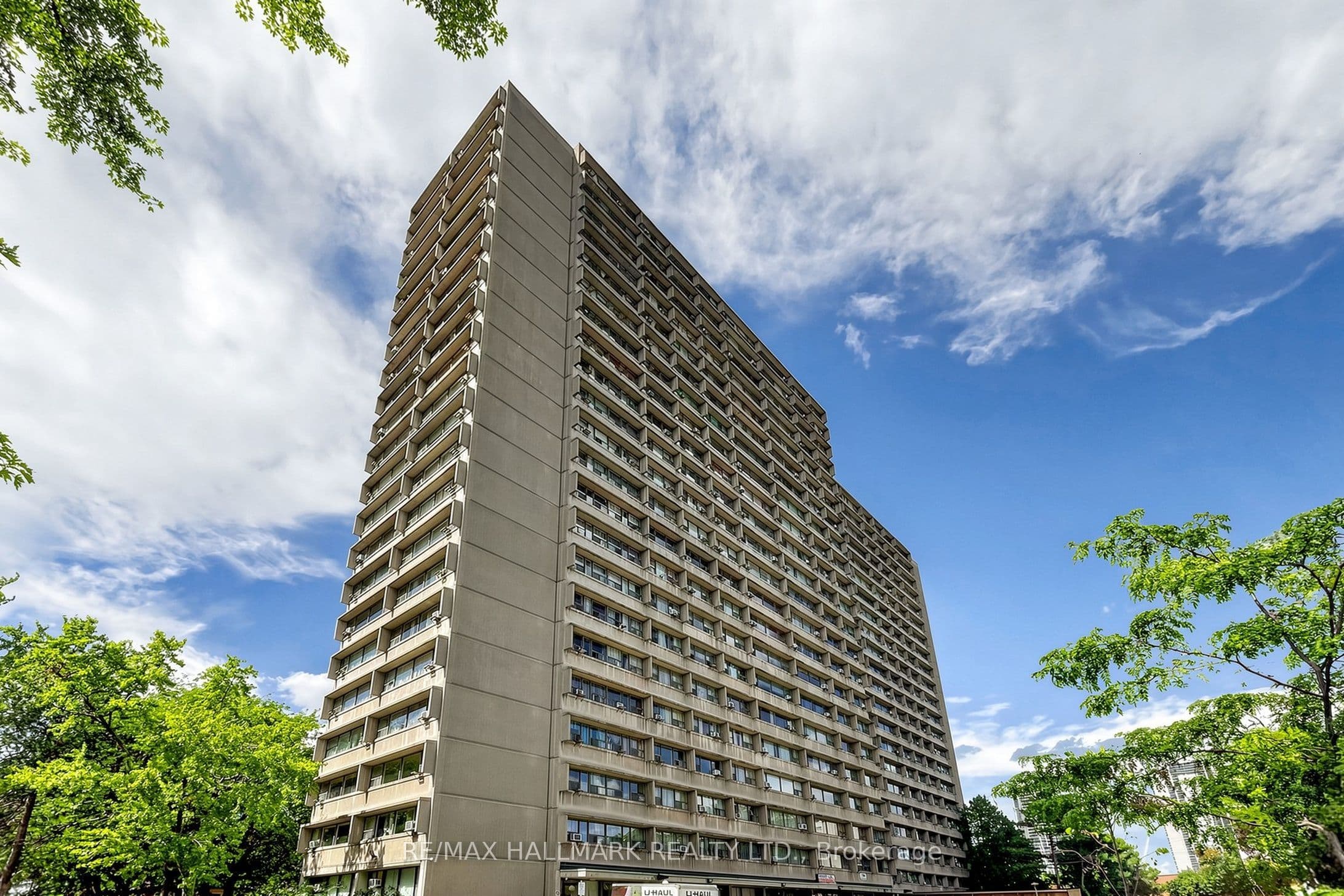 100 Leeward Glenway 1512, Toronto, ON M3C 2Z1