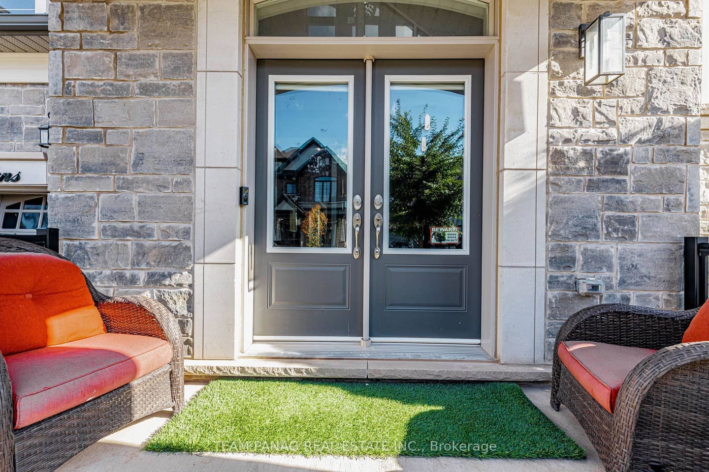 32 Viva Gardens, Oakville, ON L6H 0Z1