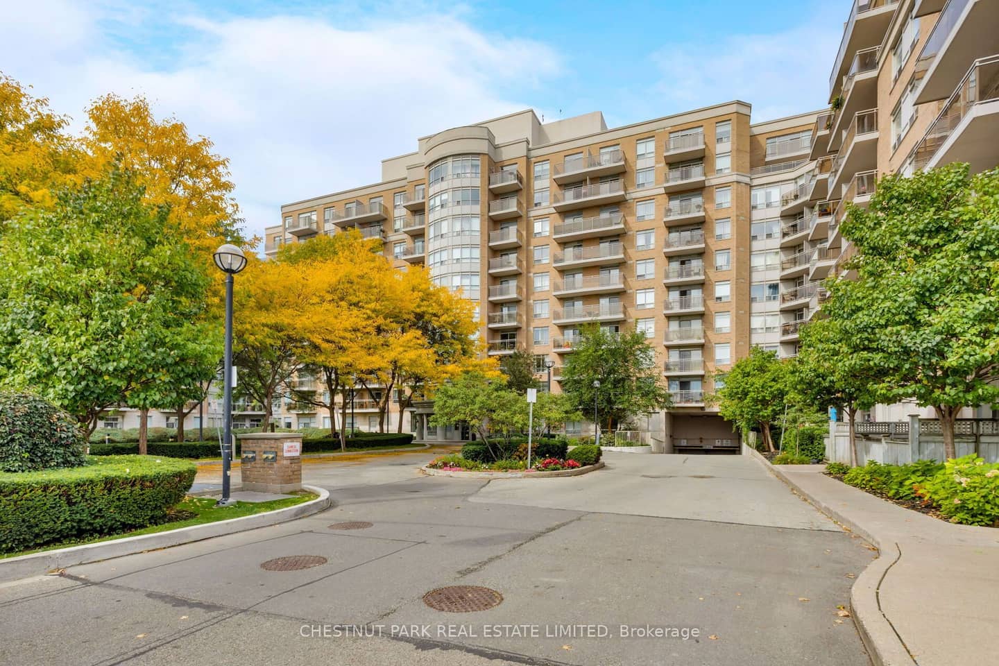 650 Lawrence Avenue W 704, Toronto, ON M6A 3E8