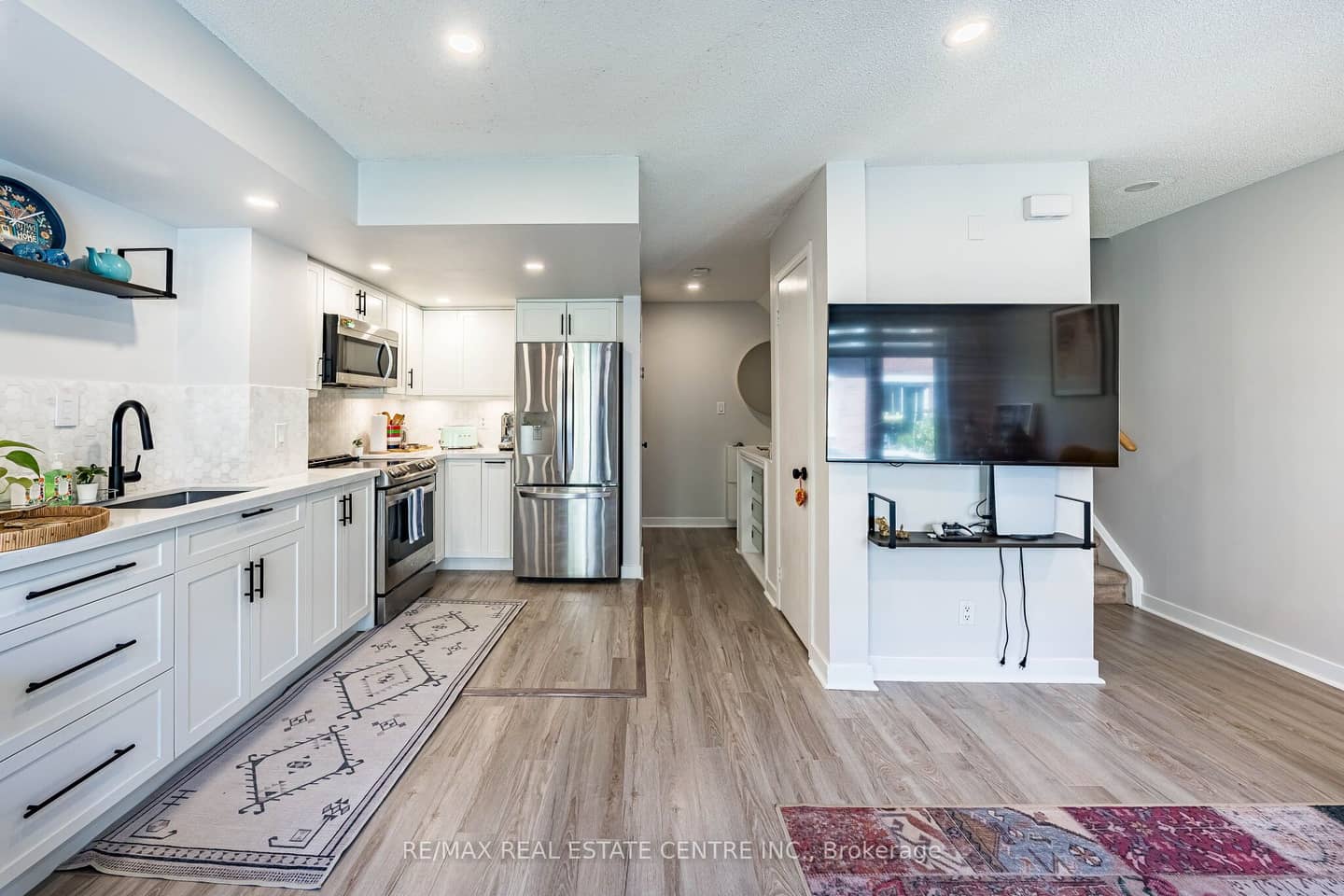 16 Laidlaw Street 920, Toronto, ON M6K 1X2