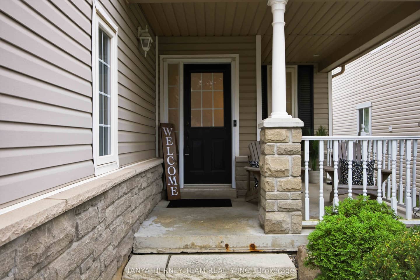 17 Cody Avenue, Whitby, ON L1M 1K8