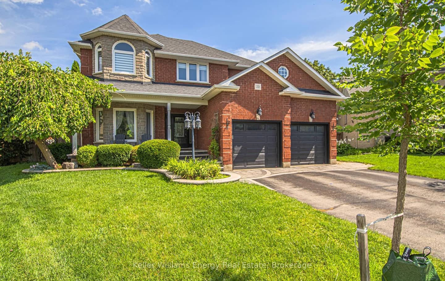221 Conestoga Court, Oshawa, ON L1G 8B7