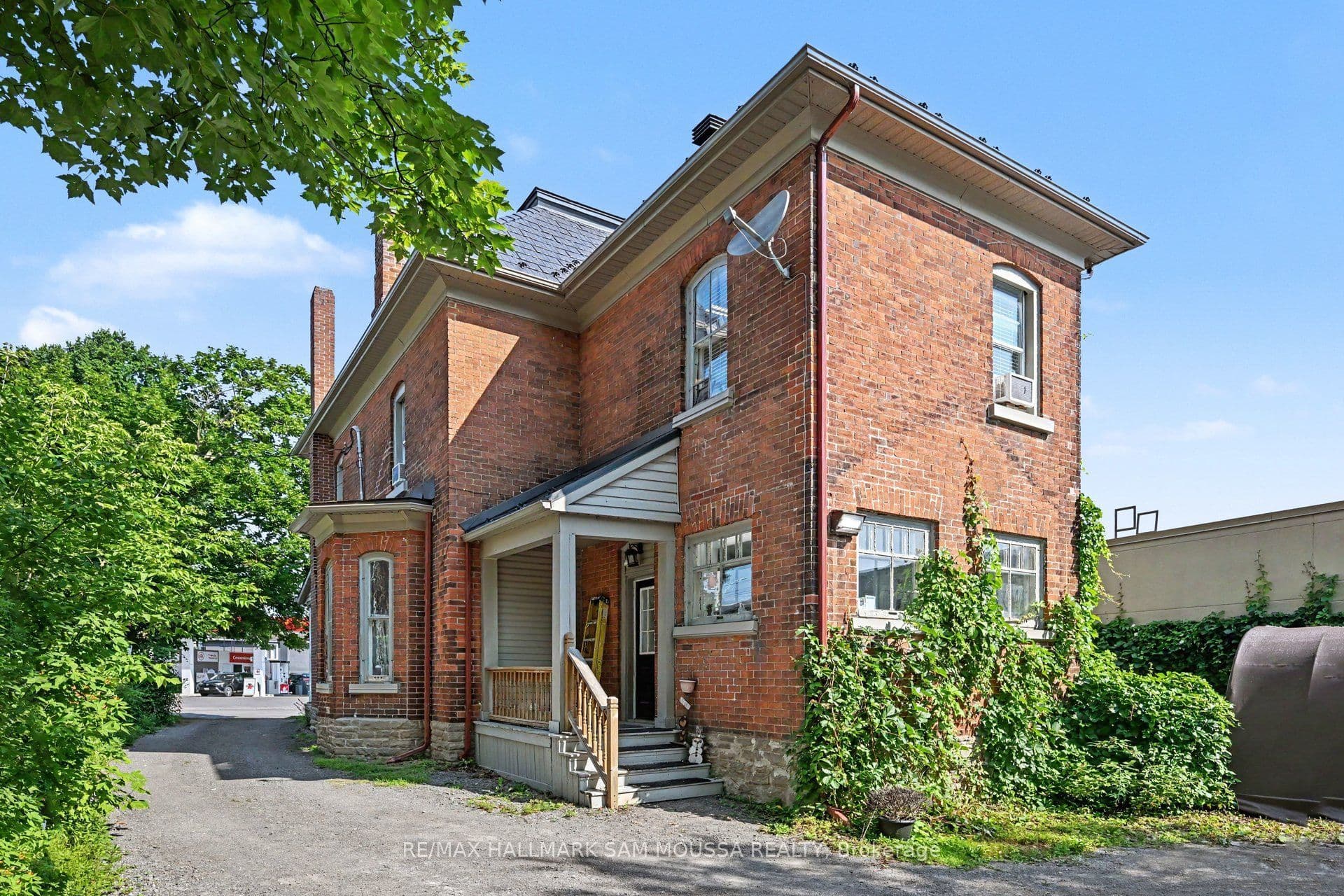 6 Lake Avenue W, Carleton Place, ON K7C 1L2