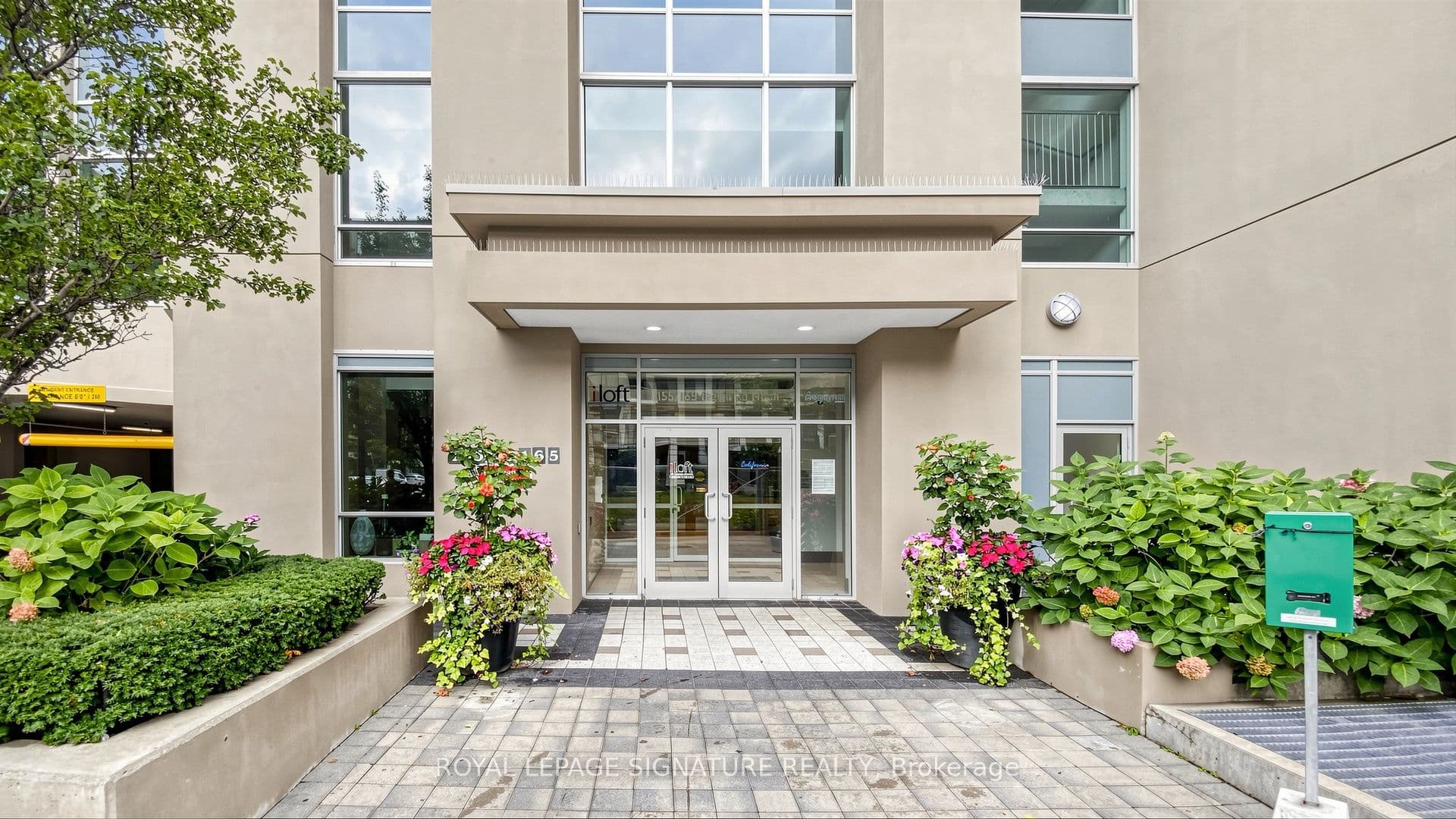 165 Legion Road 2524, Toronto, ON M8Y 0B3