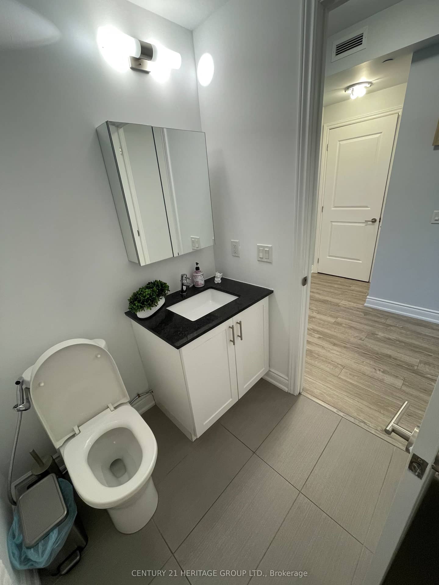 9618 Yonge Street 201, Richmond Hill, ON L4C 0X5