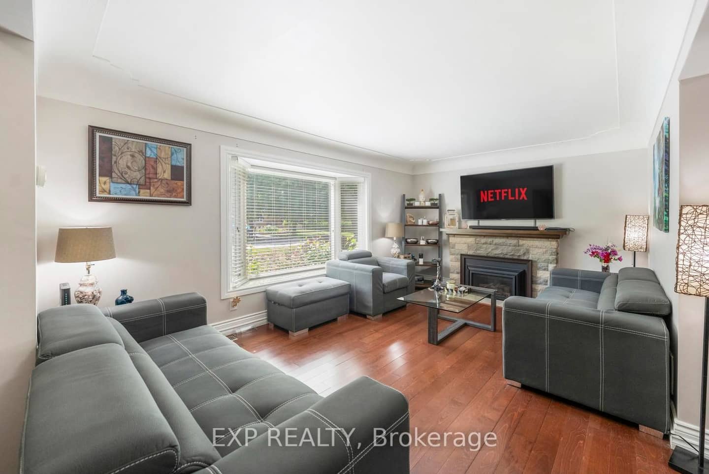 1063 Joan Drive, Burlington, ON L7T 3H3