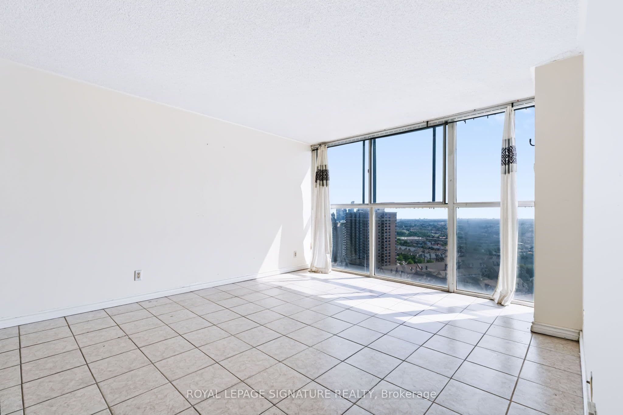 35 Trailwood Drive 2117, Mississauga, ON L4Z 3L6