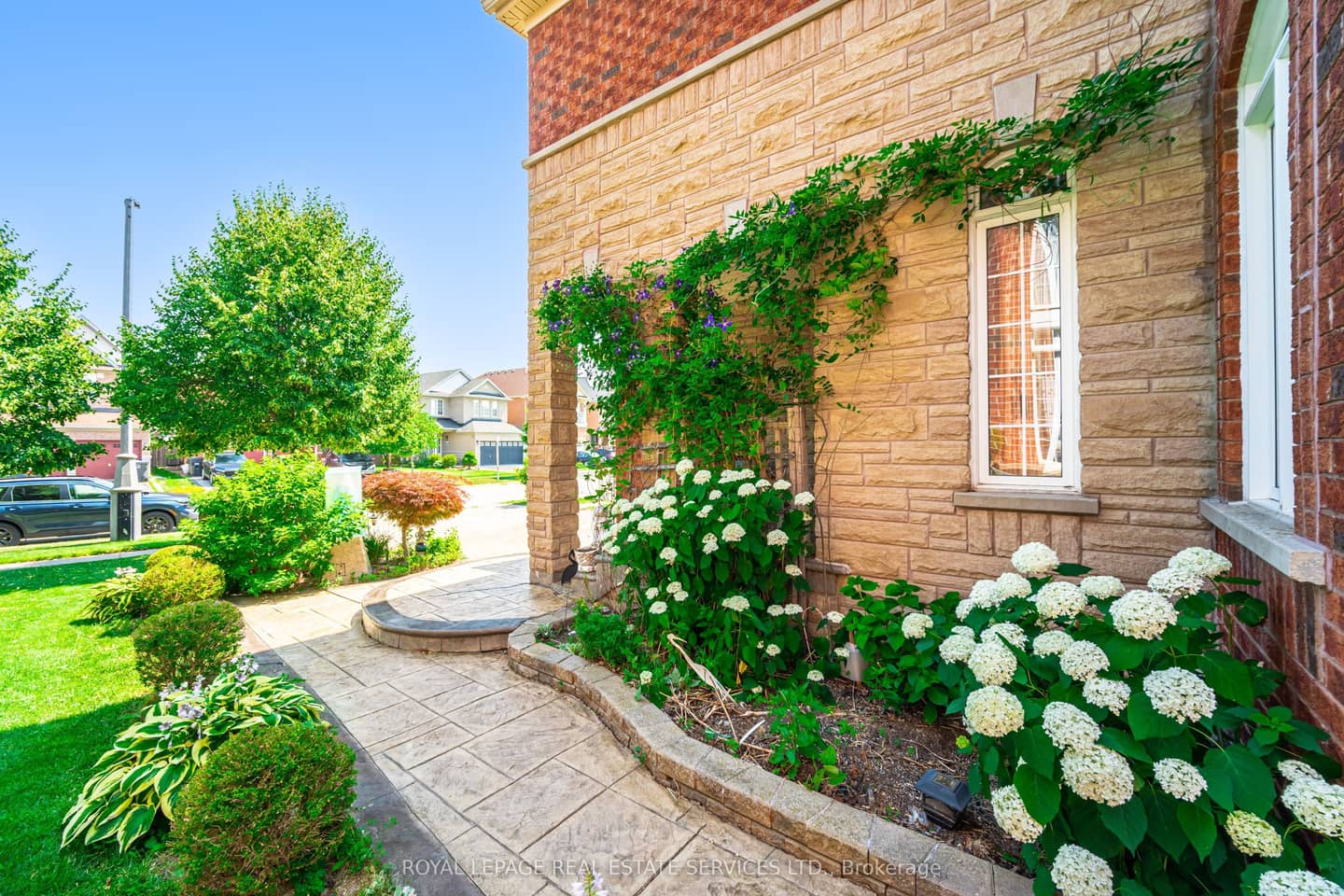 3809 Candlelight Drive, Mississauga, ON L5M 8A8