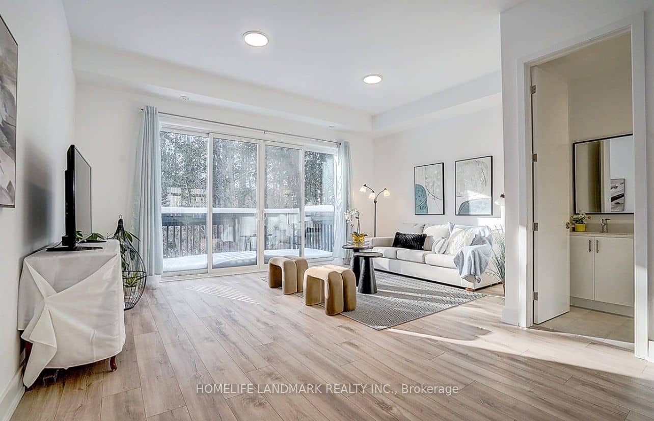 27 Chestnut Court, Aurora, ON L4G 4A4