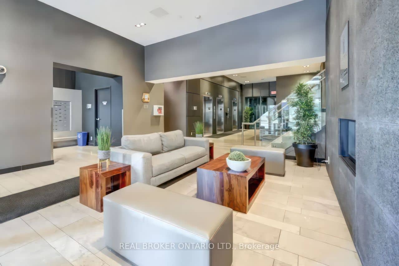1940 Ironstone Drive 403, Burlington, ON L7L 0E4