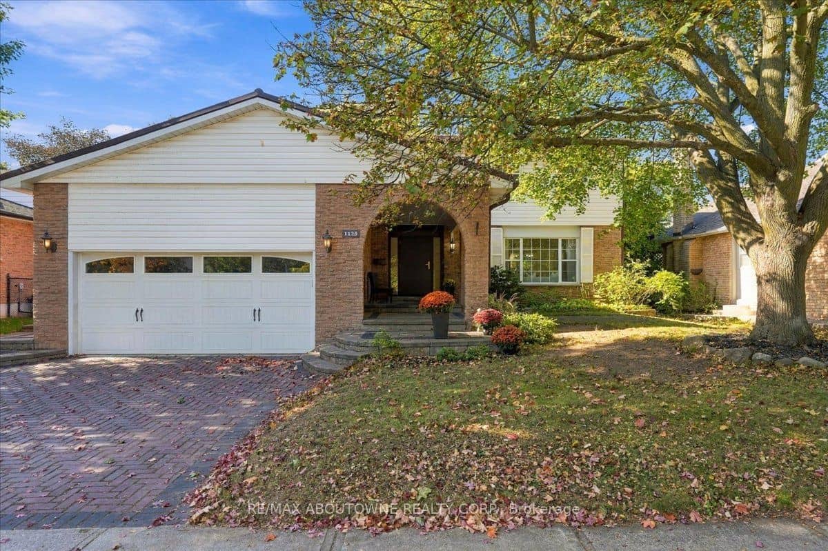 1125 Grand Boulevard, Oakville, ON L6H 2X2