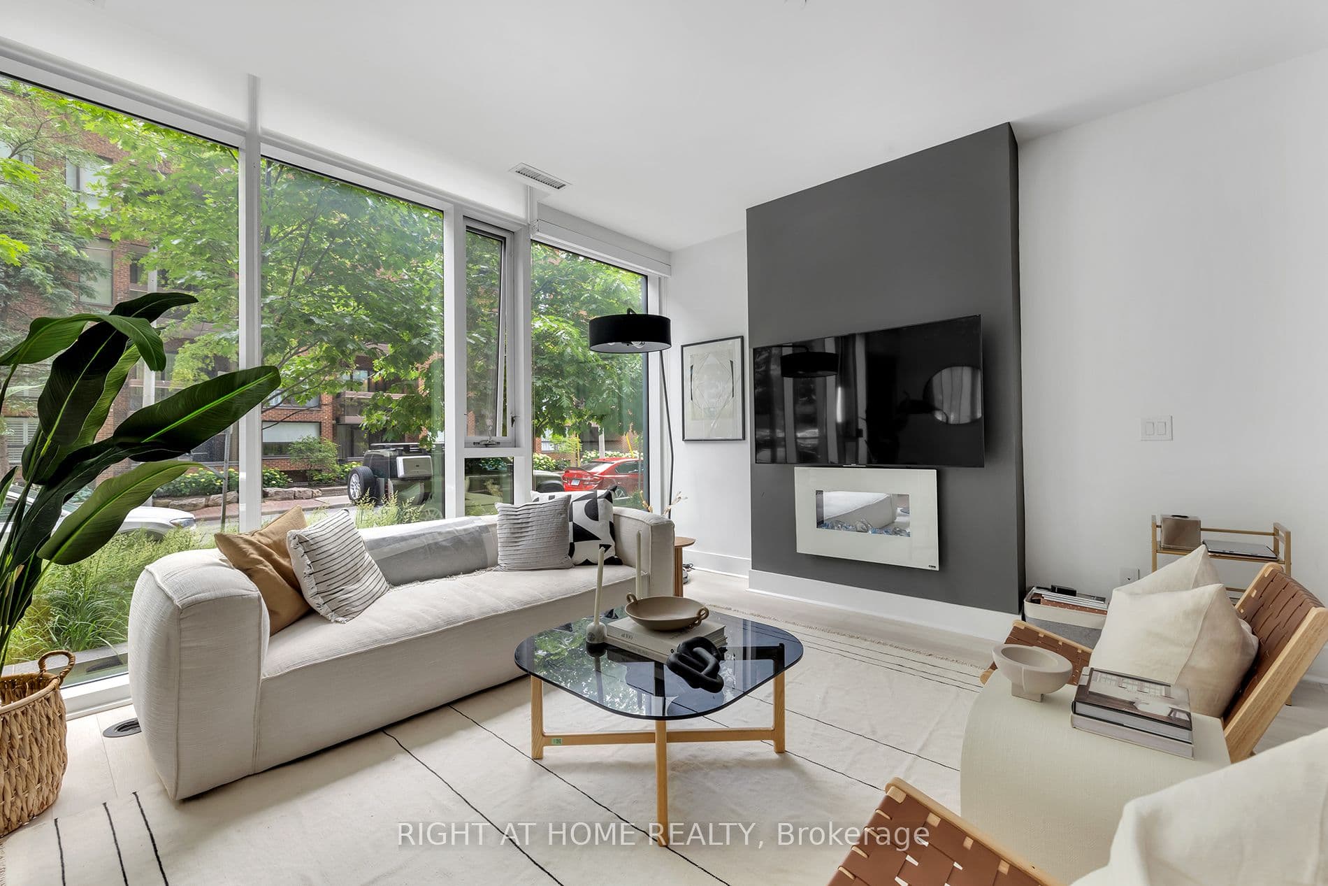 32 Davenport Road TH 101, Toronto, ON M5R 1H3