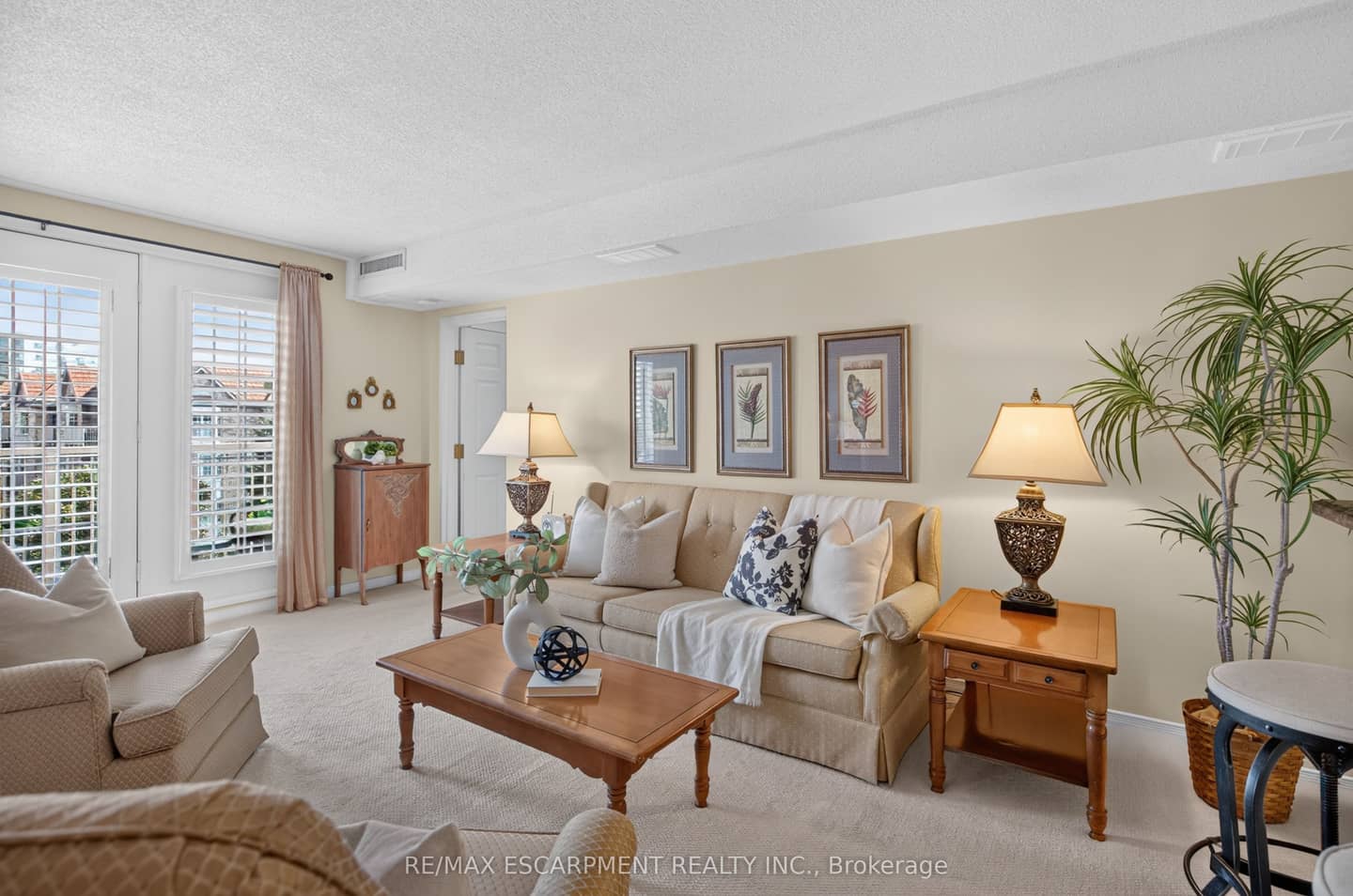 216 W Plains Road W B404, Burlington, ON L7T 4K8