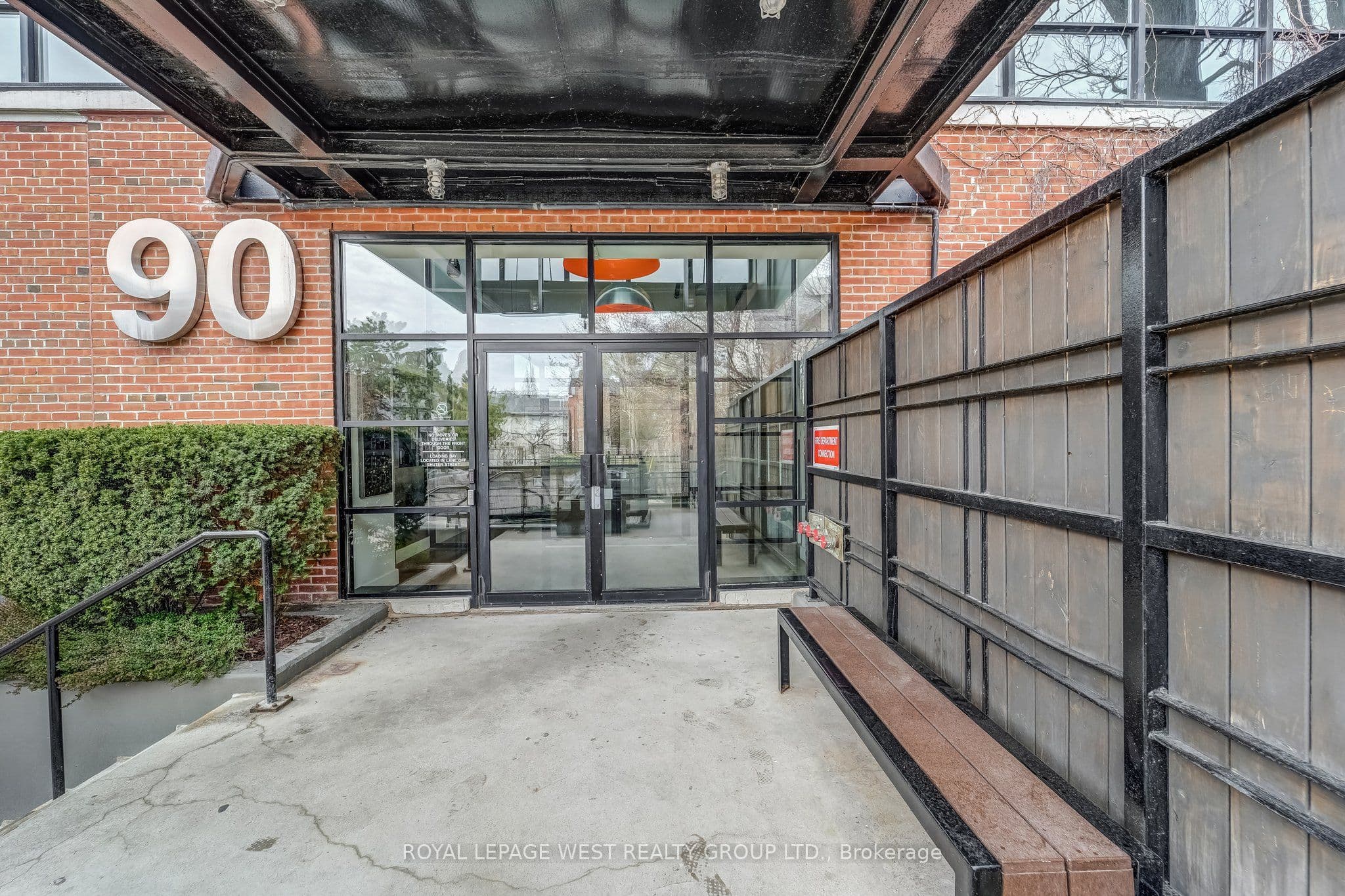 90 Sumach Street 416, Toronto, ON M5A 4R4