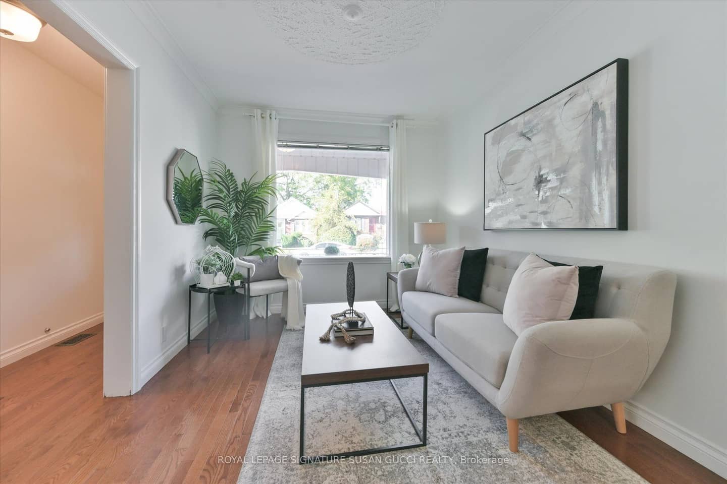 725 Sammon Avenue, Toronto, ON M4C 2E3