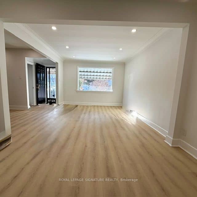 293 Glebemount Avenue Main, Toronto, ON M4C 3V4