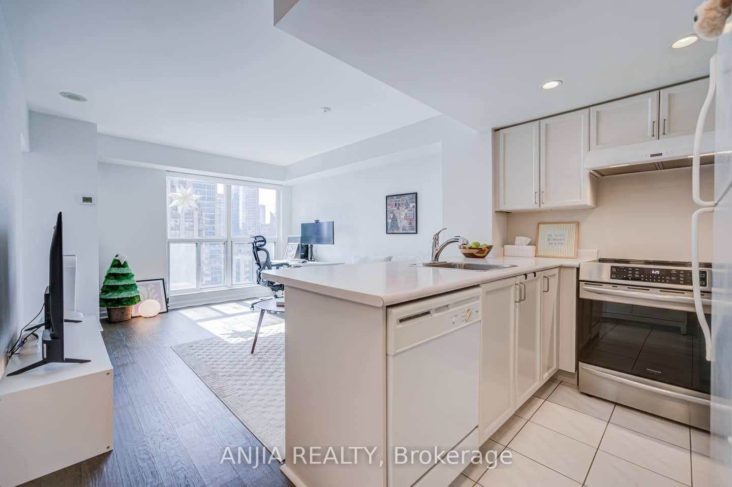 8 Park Road 2011, Toronto, ON M4W 3S5
