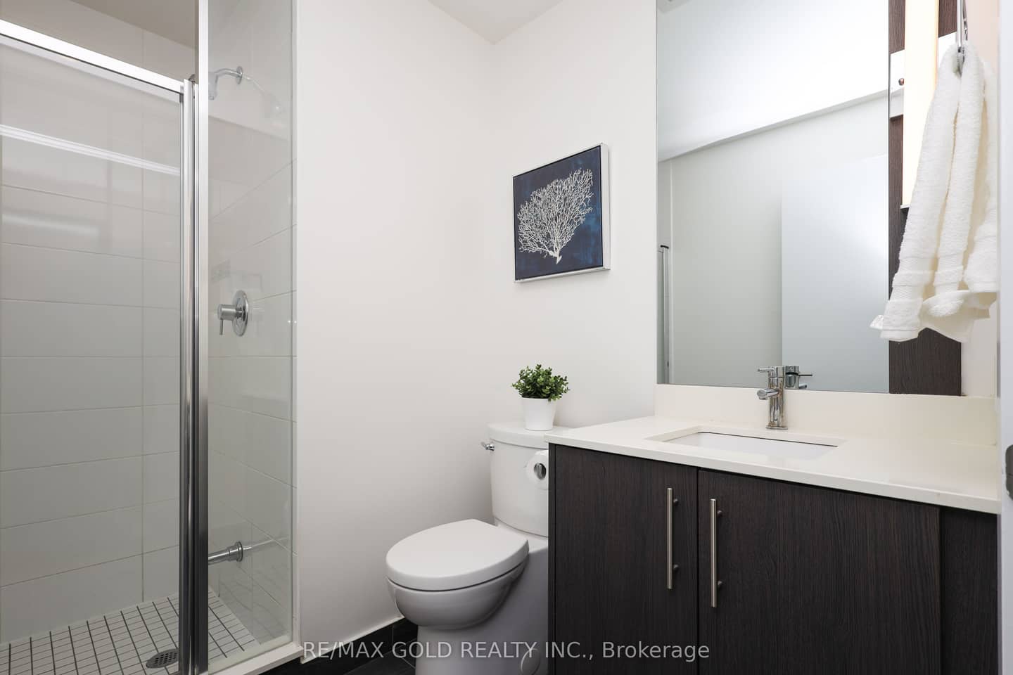 225 veterans Drive 408, Brampton, ON L7A 5L7