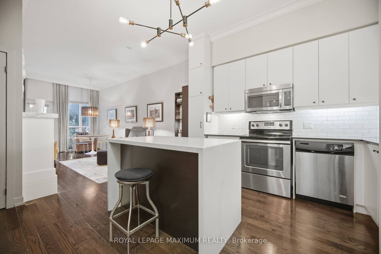 8 Fieldway Road 104, Toronto, ON M8Z 0C3