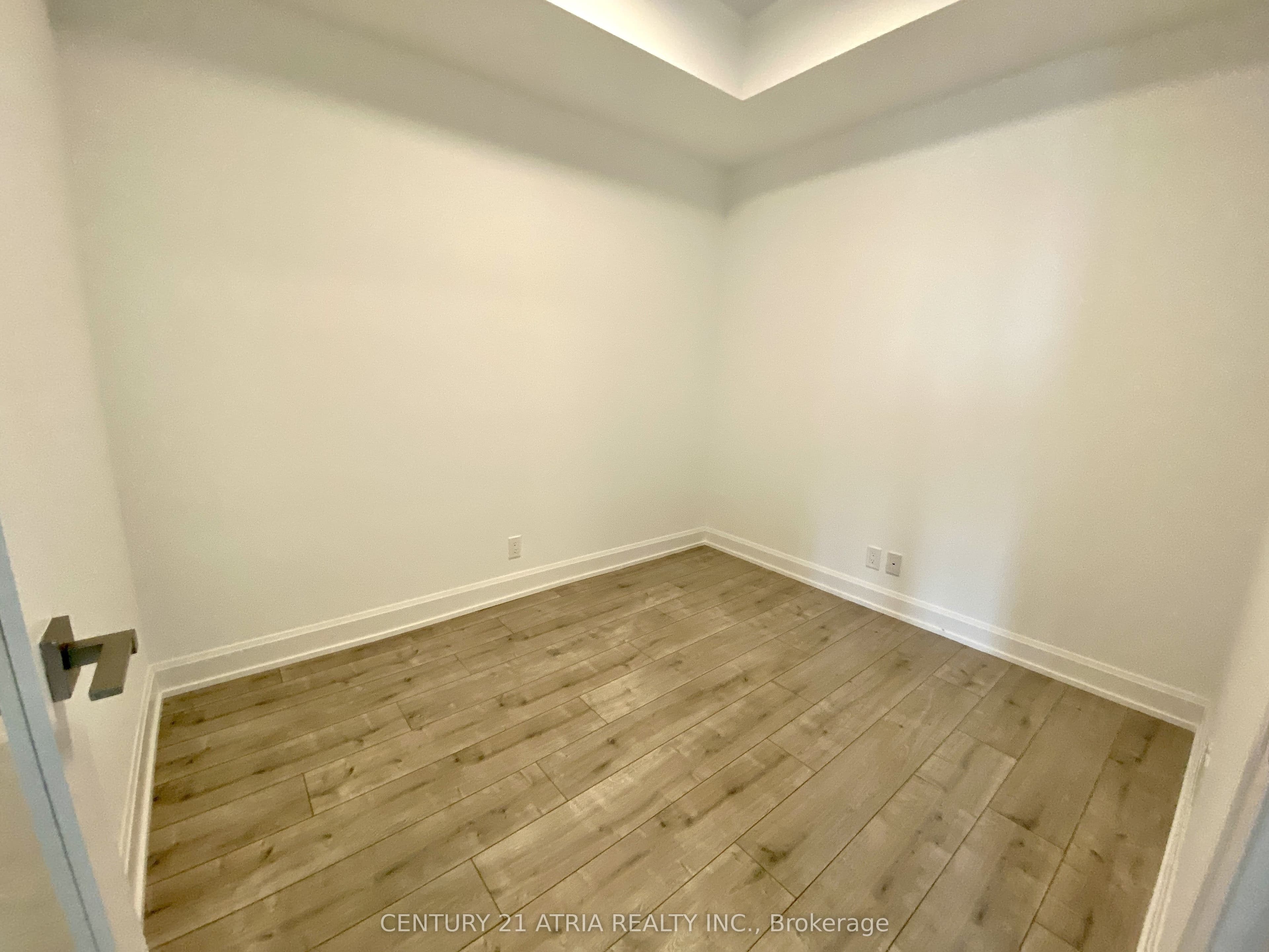 38 Water walk Drive 211, Markham, ON L3R 6M8