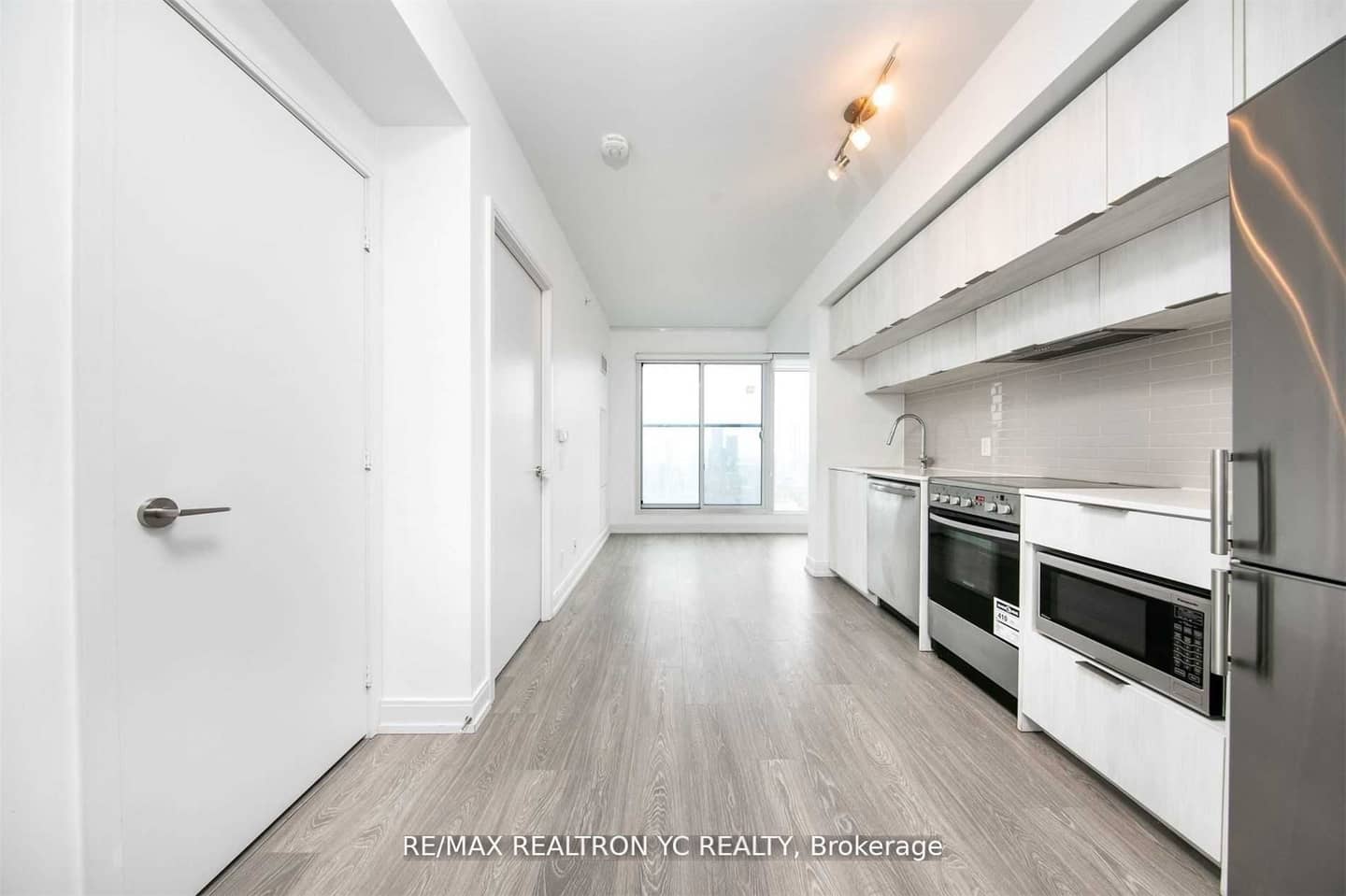 181 Dundas Street E 4007, Toronto, ON M5A 0N5