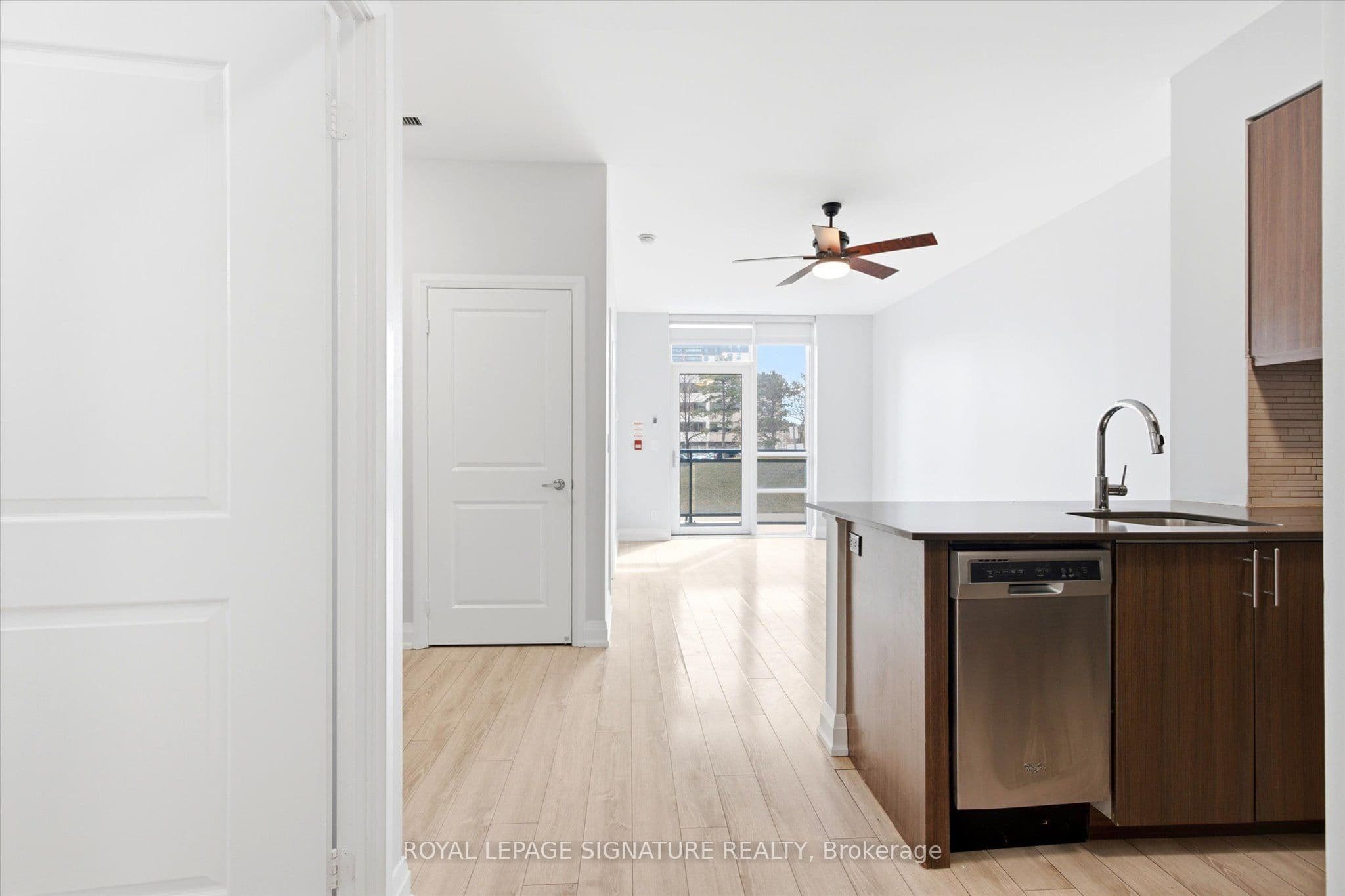 6 Eva Road GL5, Toronto, ON M9C 0B1