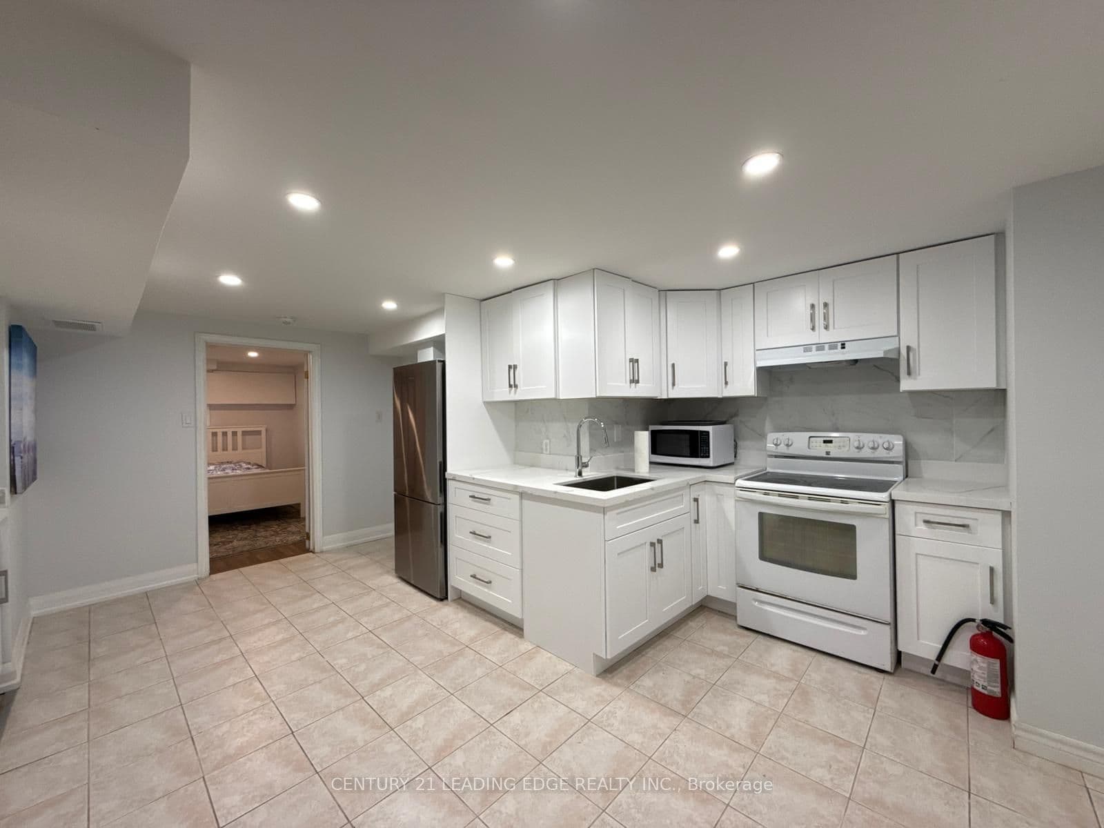 753 Glenforest Street Lower, Oshawa, ON L1J 5E9