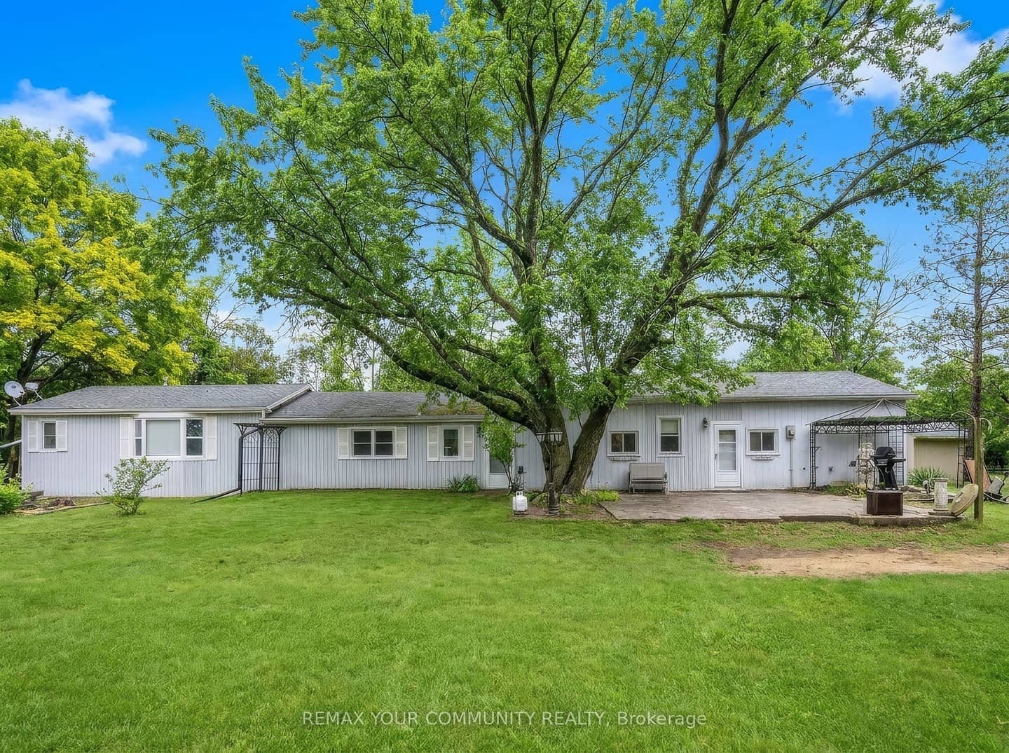 700 Catering Road S, Georgina, ON L0E 1R0