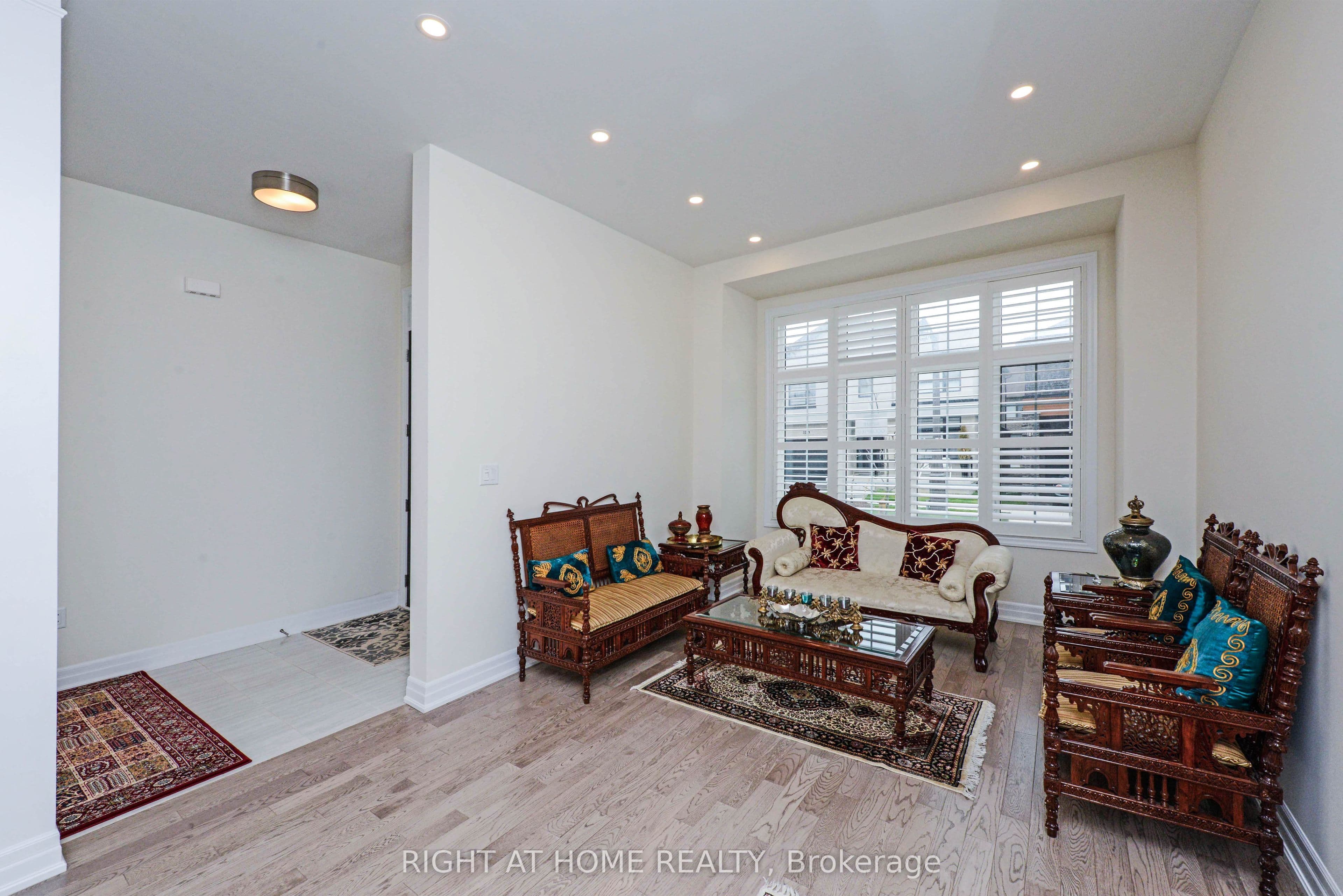 3286 Charles Biggar Drive, Oakville, ON L6M 1N3