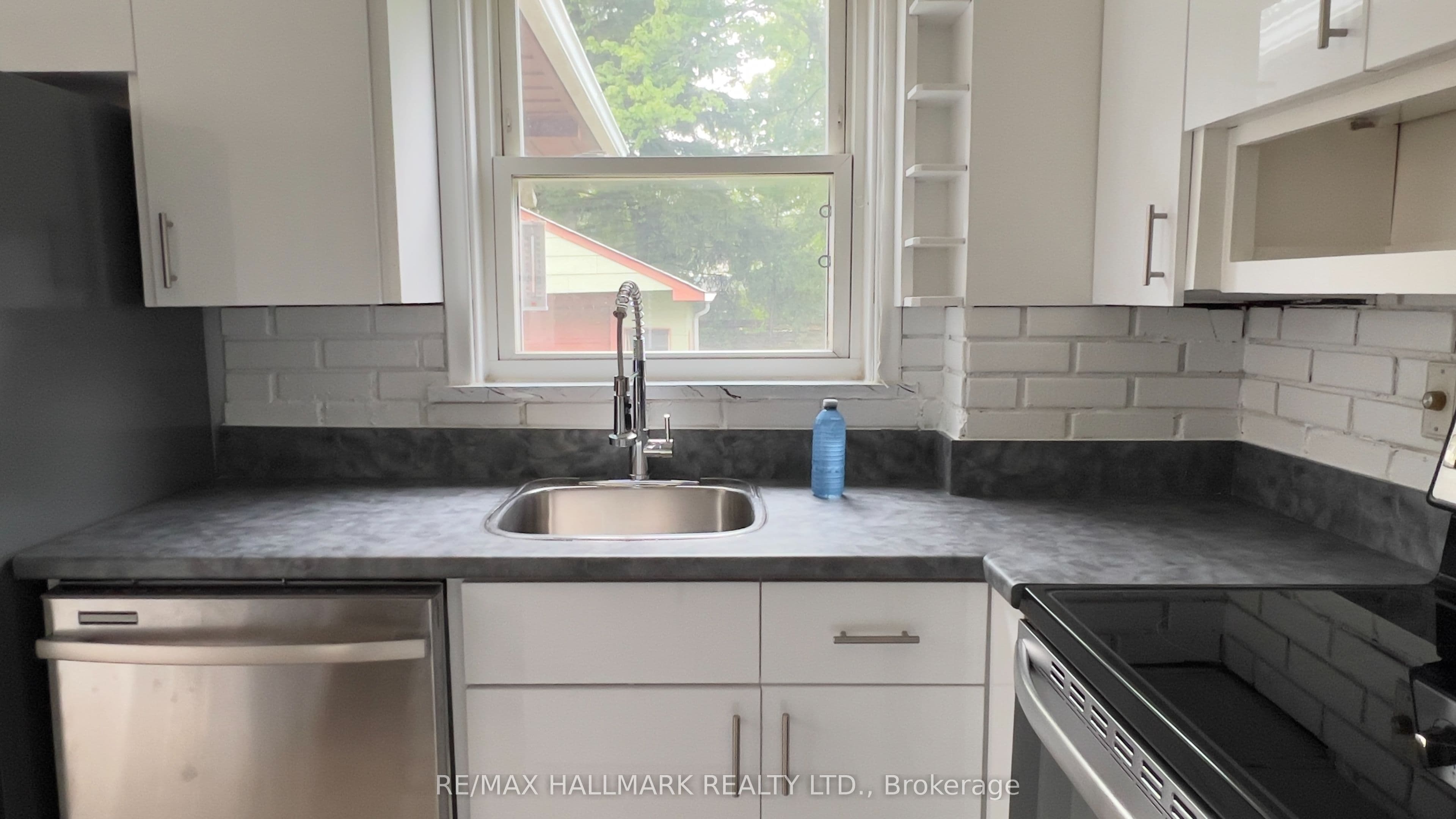 10 Adele Avenue, Toronto, ON M3L 1J1