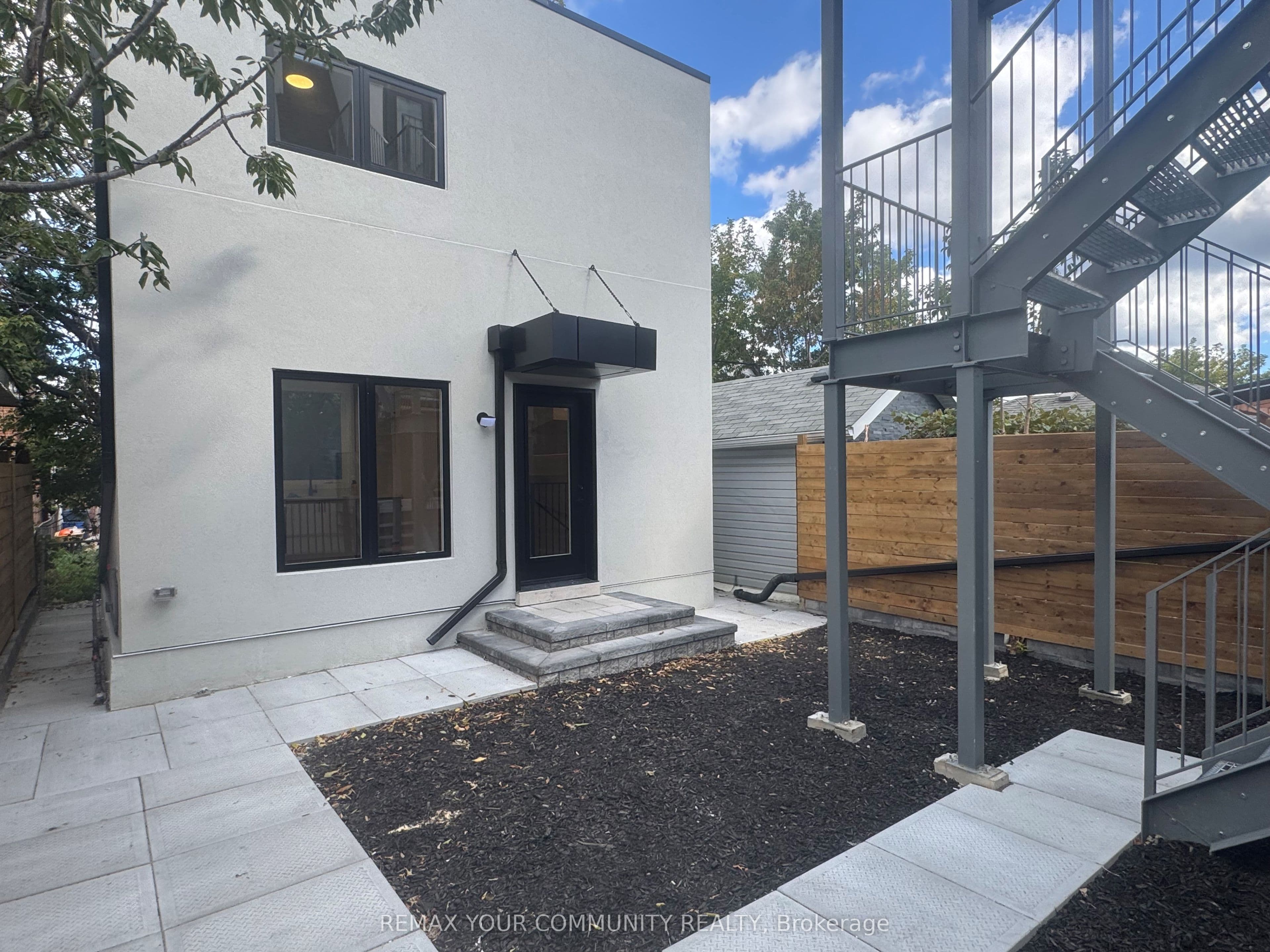 222 Belgravia Avenue 2, Toronto, ON M6E 2M8