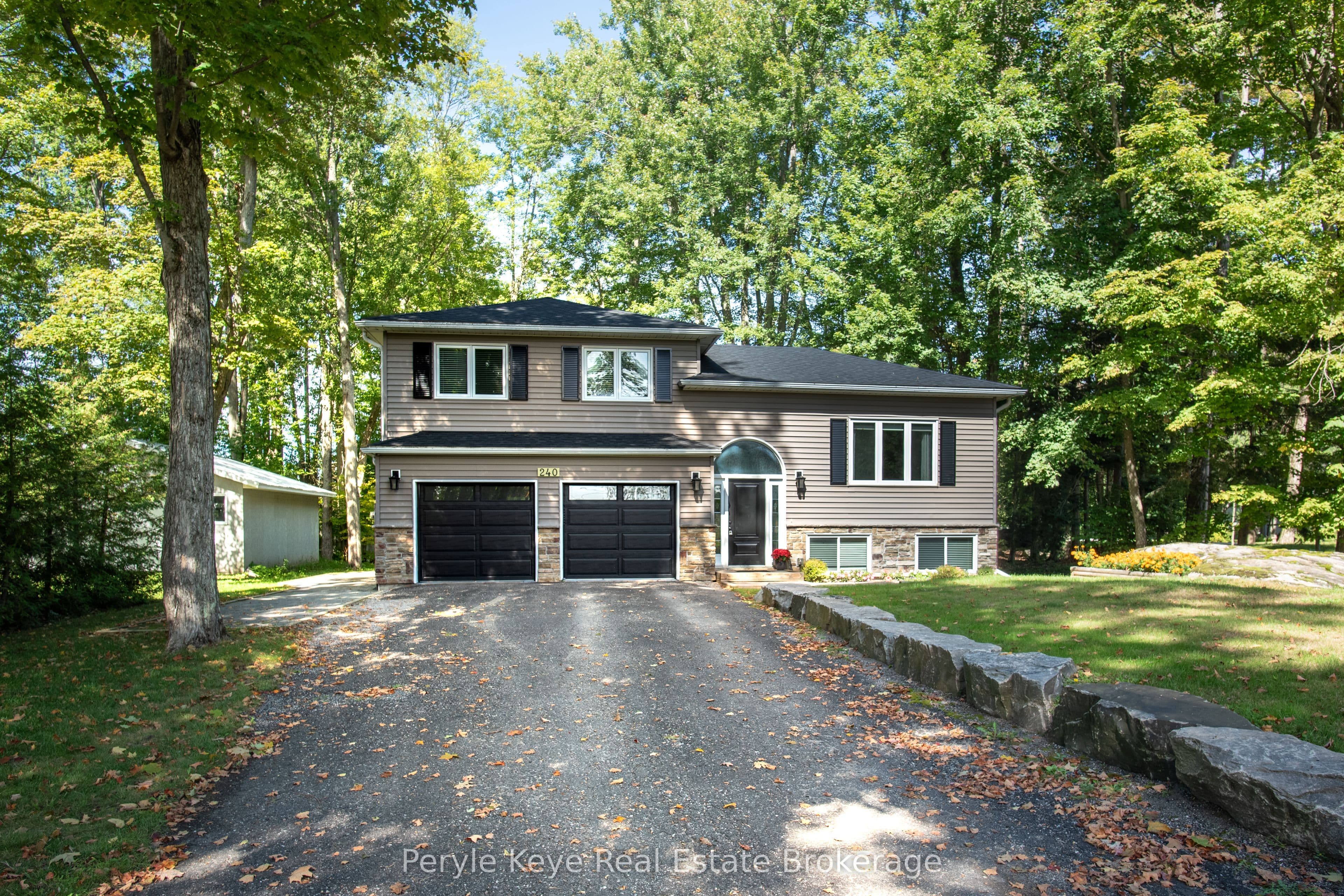 240 Jones Road, Gravenhurst, ON P1P 1A1