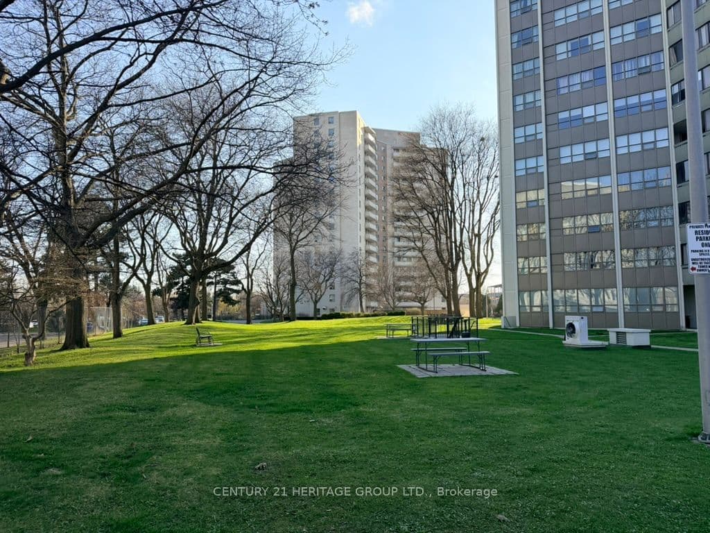 2323 Confederation Parkway 1408, Mississauga, ON L5B 1R6