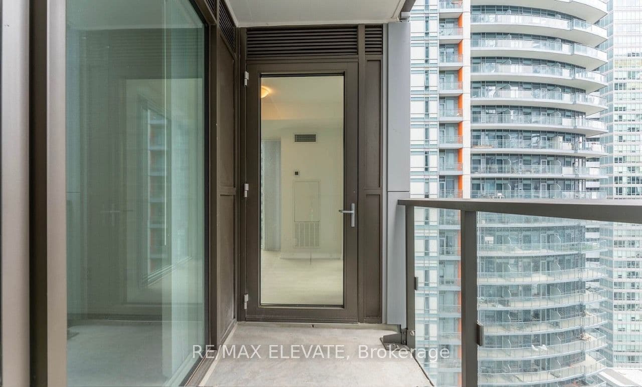28 Widmer Street 3029, Toronto, ON M5V 0T2