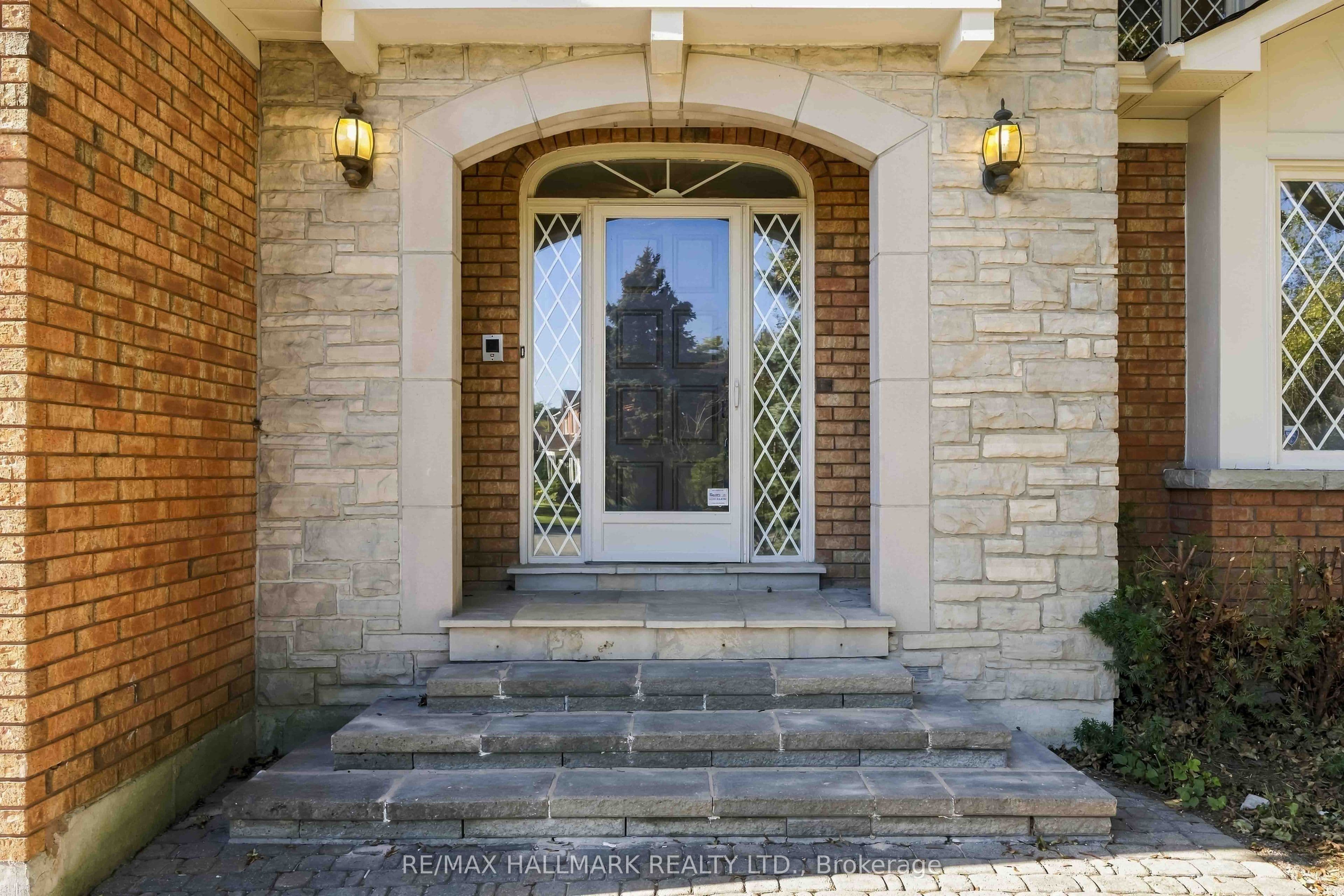 69 King's Cross Avenue, Richmond Hill, ON L4B 2T2