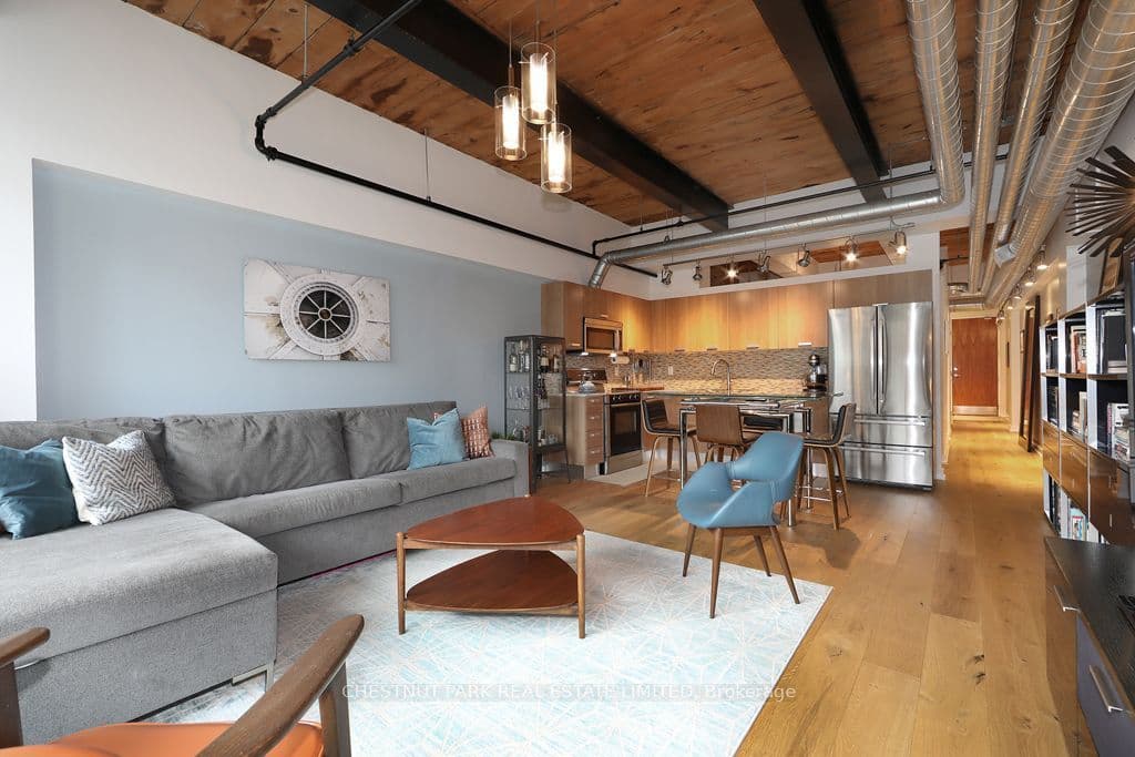 43 Hanna Avenue 202, Toronto, ON M6K 1X1