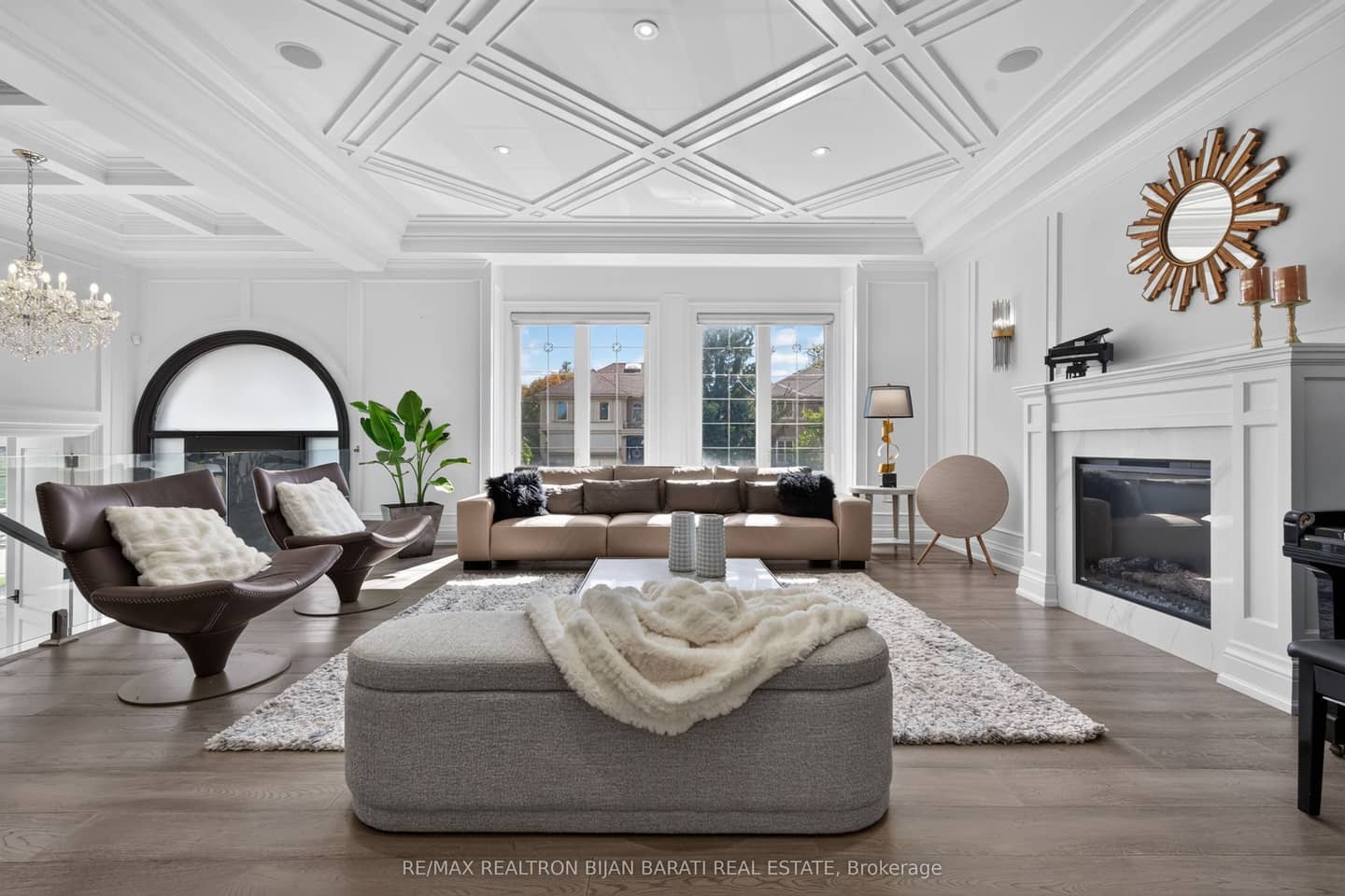 130 Pemberton Avenue, Toronto, ON M2M 1Y7