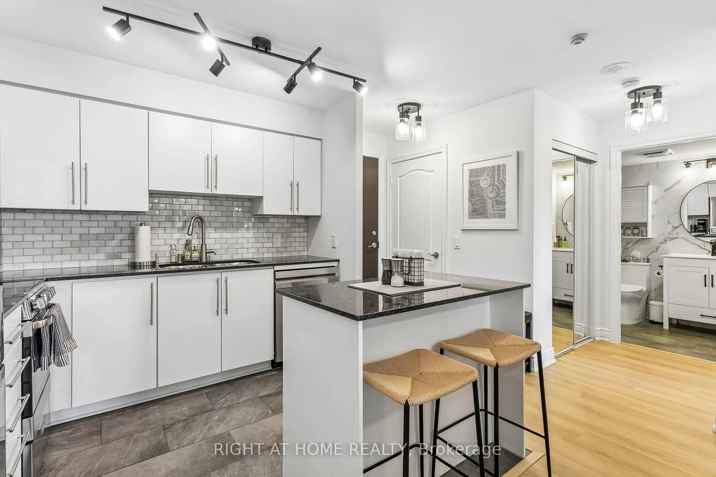 1103 Leslie Street 805, Toronto, ON M3C 4G8