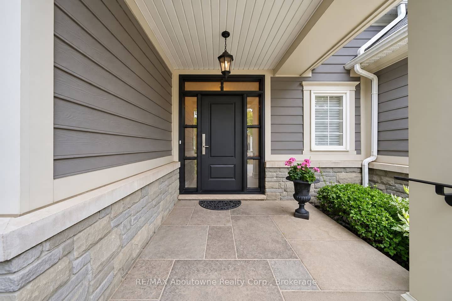 710 Hidden Grove Lane, Mississauga, ON L5H 4L2