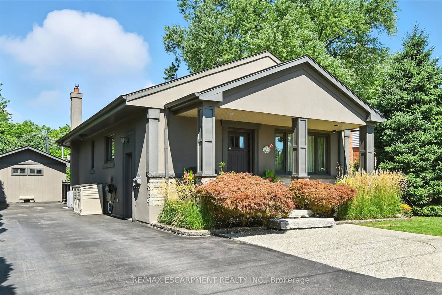 2209 Ghent Avenue, Burlington, ON L7R 1Y6