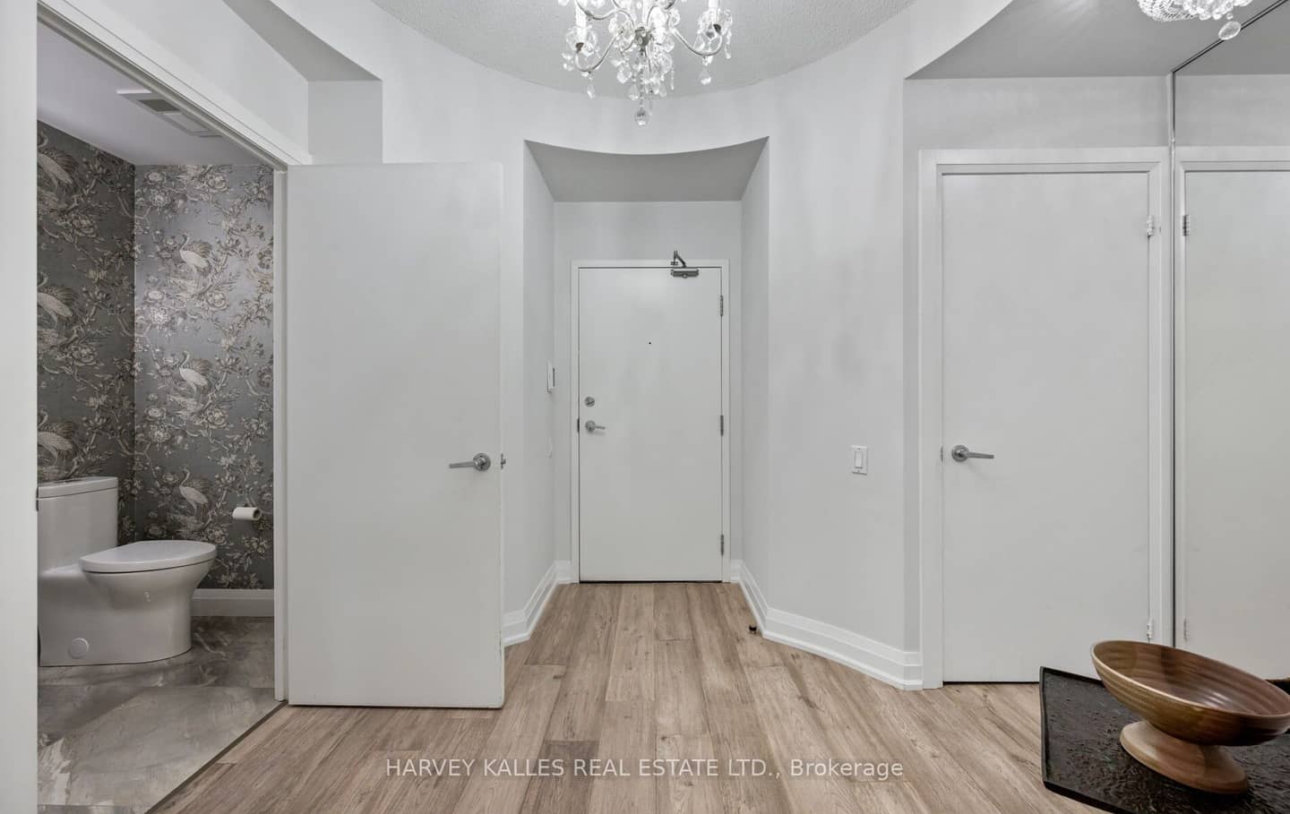 20 Scrivener Square 418, Toronto, ON M4W 3X9