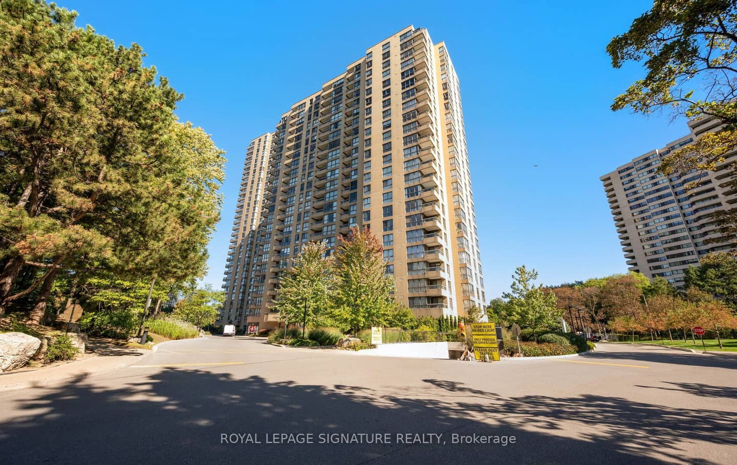 1 Concorde Place 1704, Toronto, ON M3C 3K6