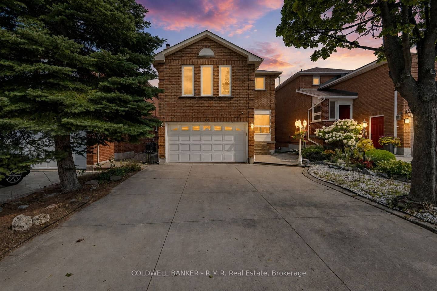 292 Ukraine Road, Mississauga, ON L5B 3W6