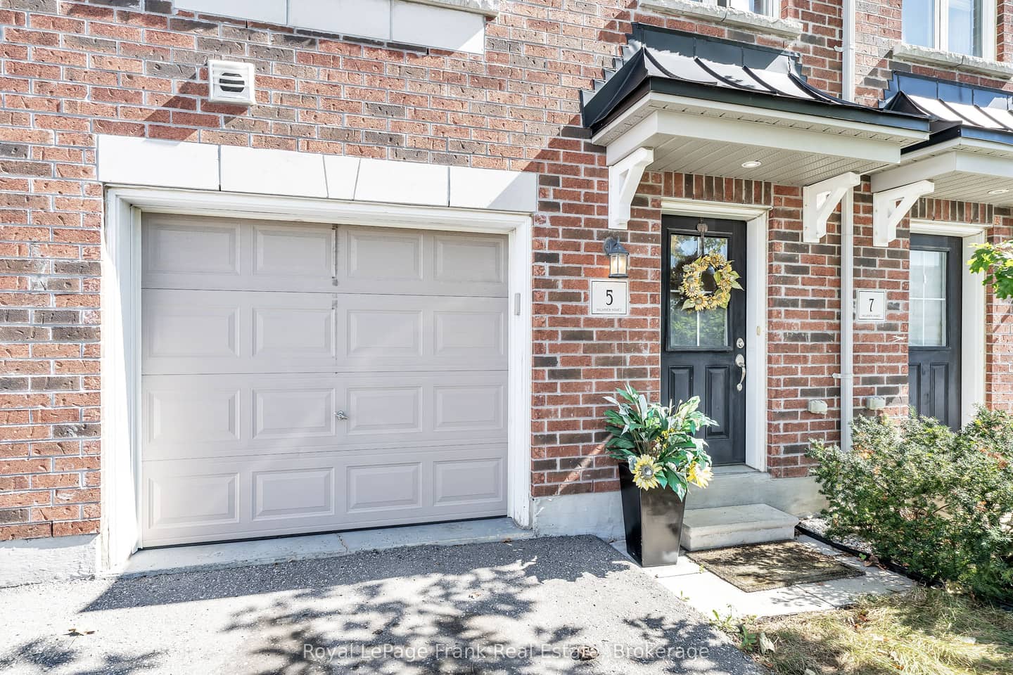 5 Markham Trail, Clarington, ON L1C 0S4